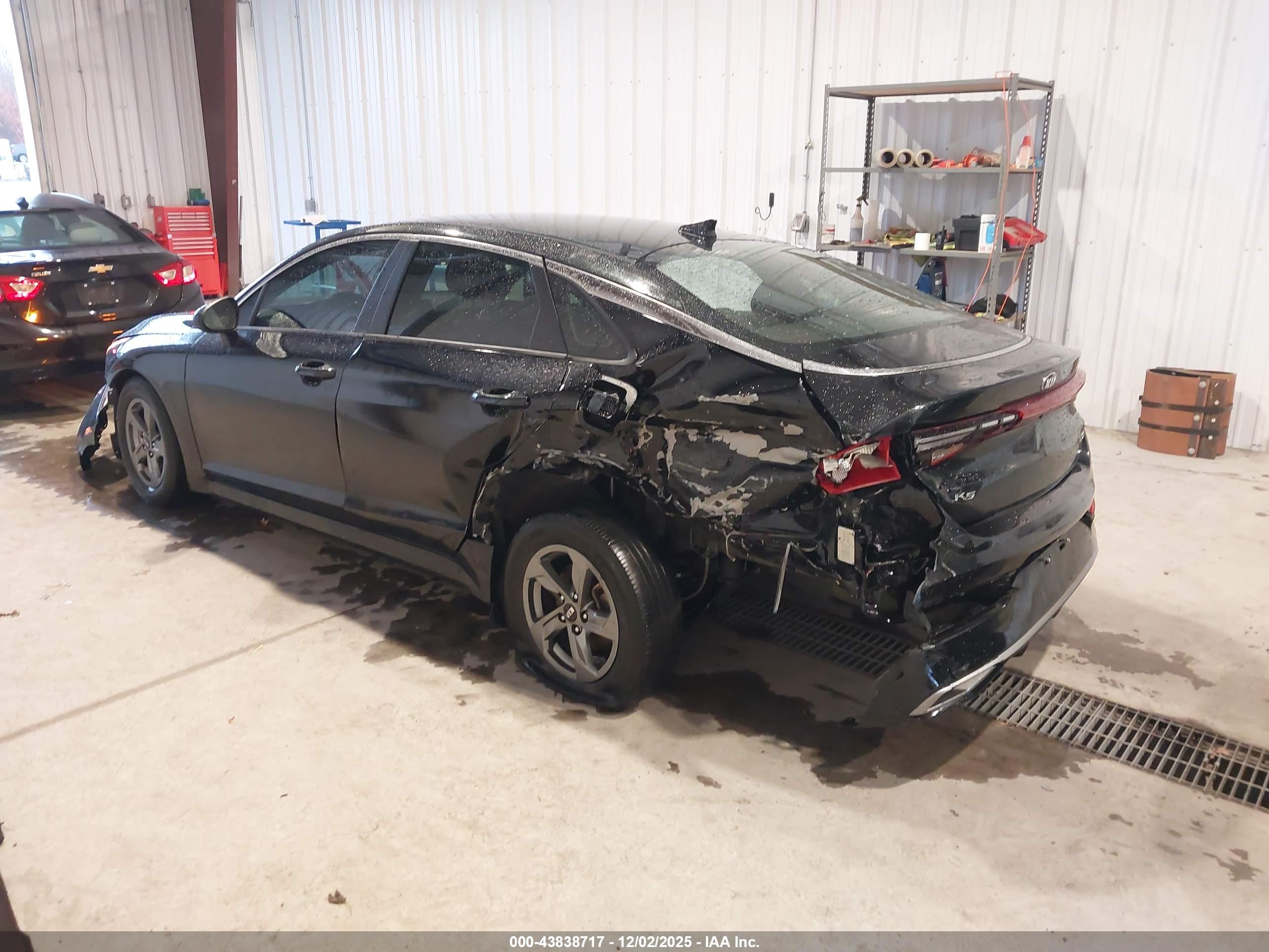 KIA K5 image 3