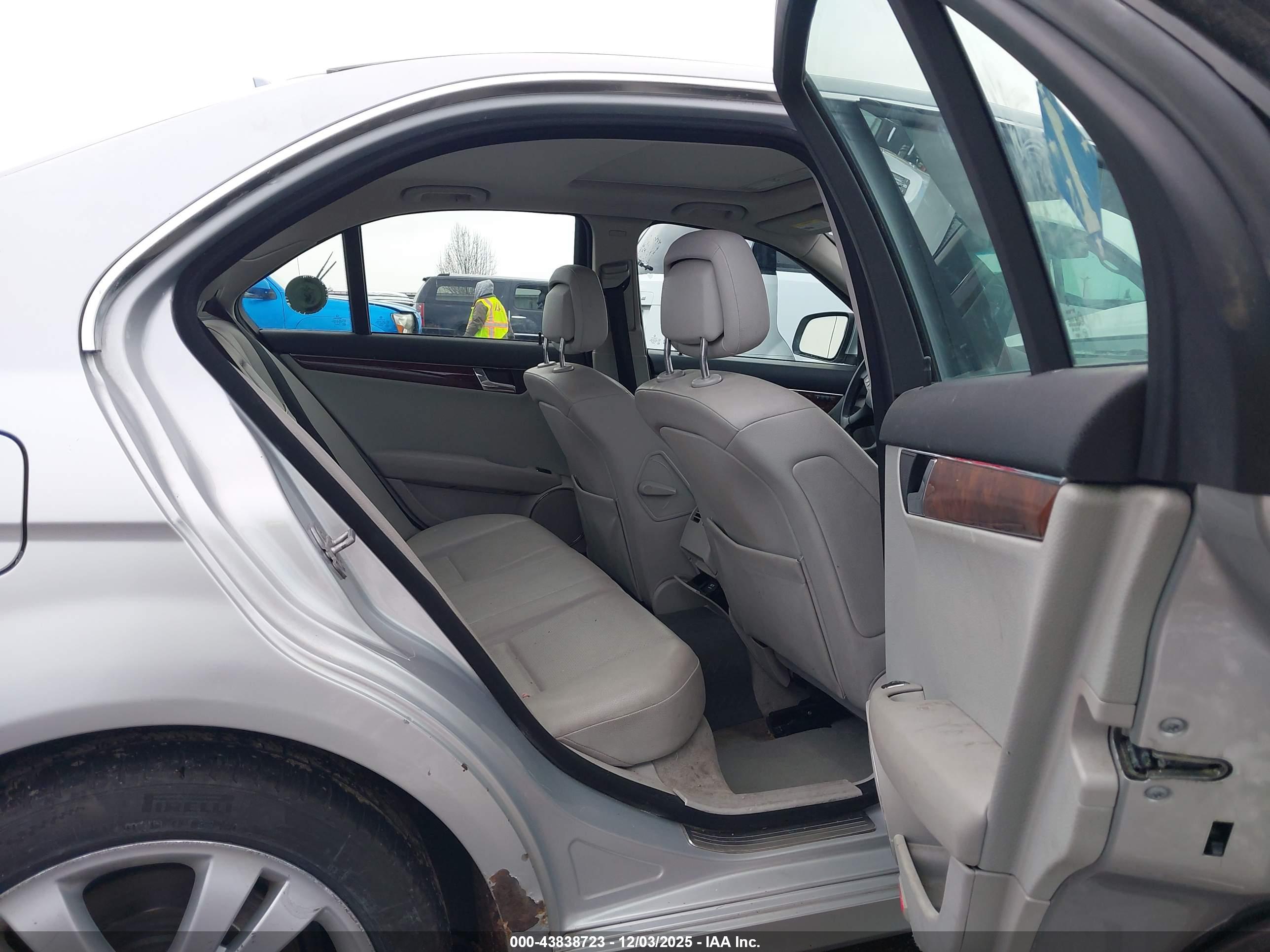 MERCEDES-BENZ C image 8