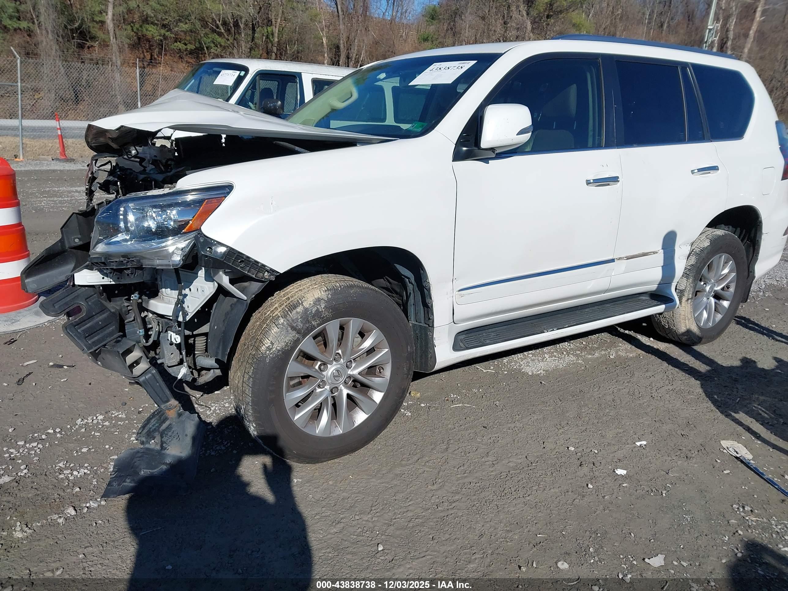 LEXUS GX image 2