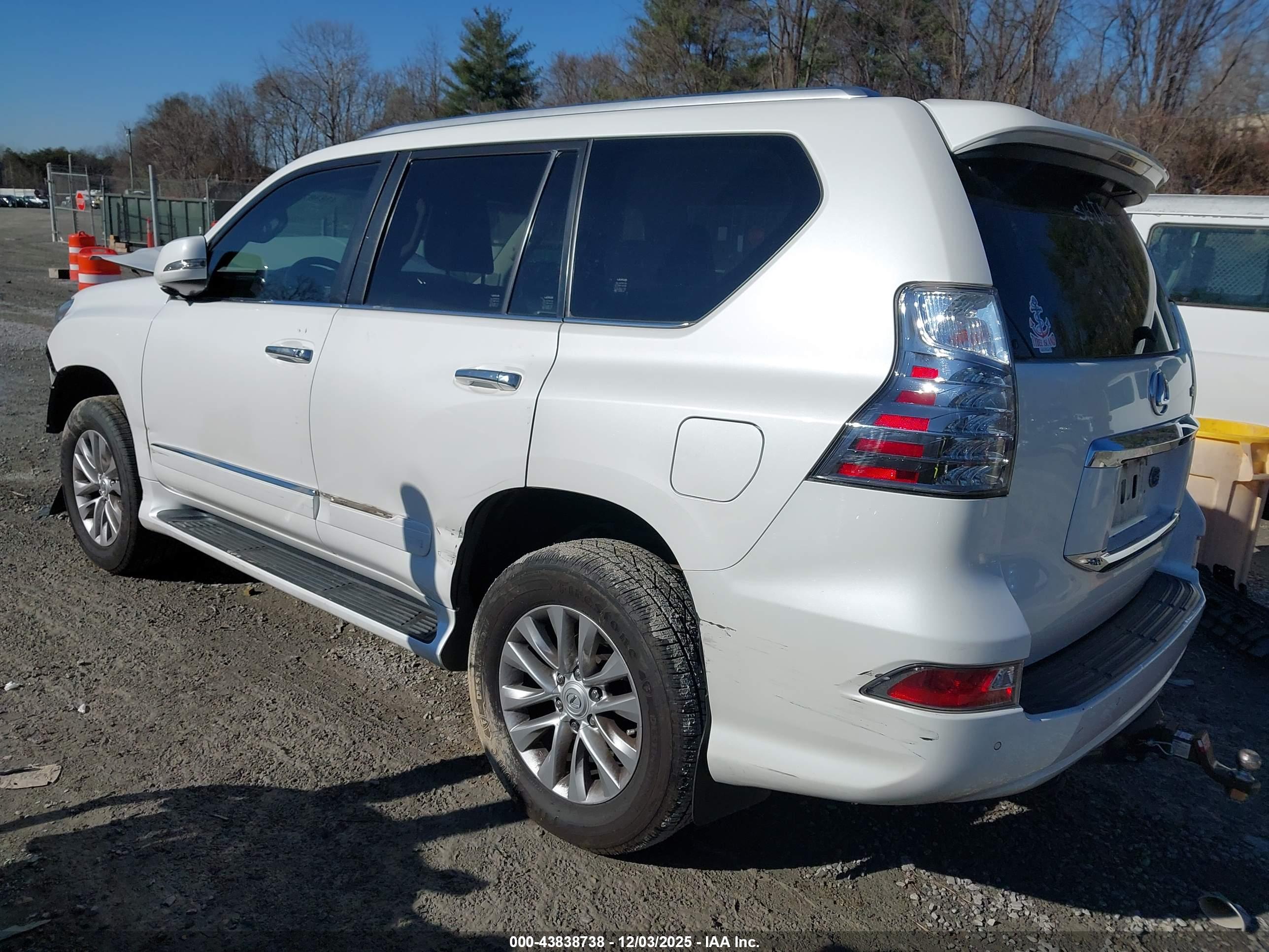 LEXUS GX image 3