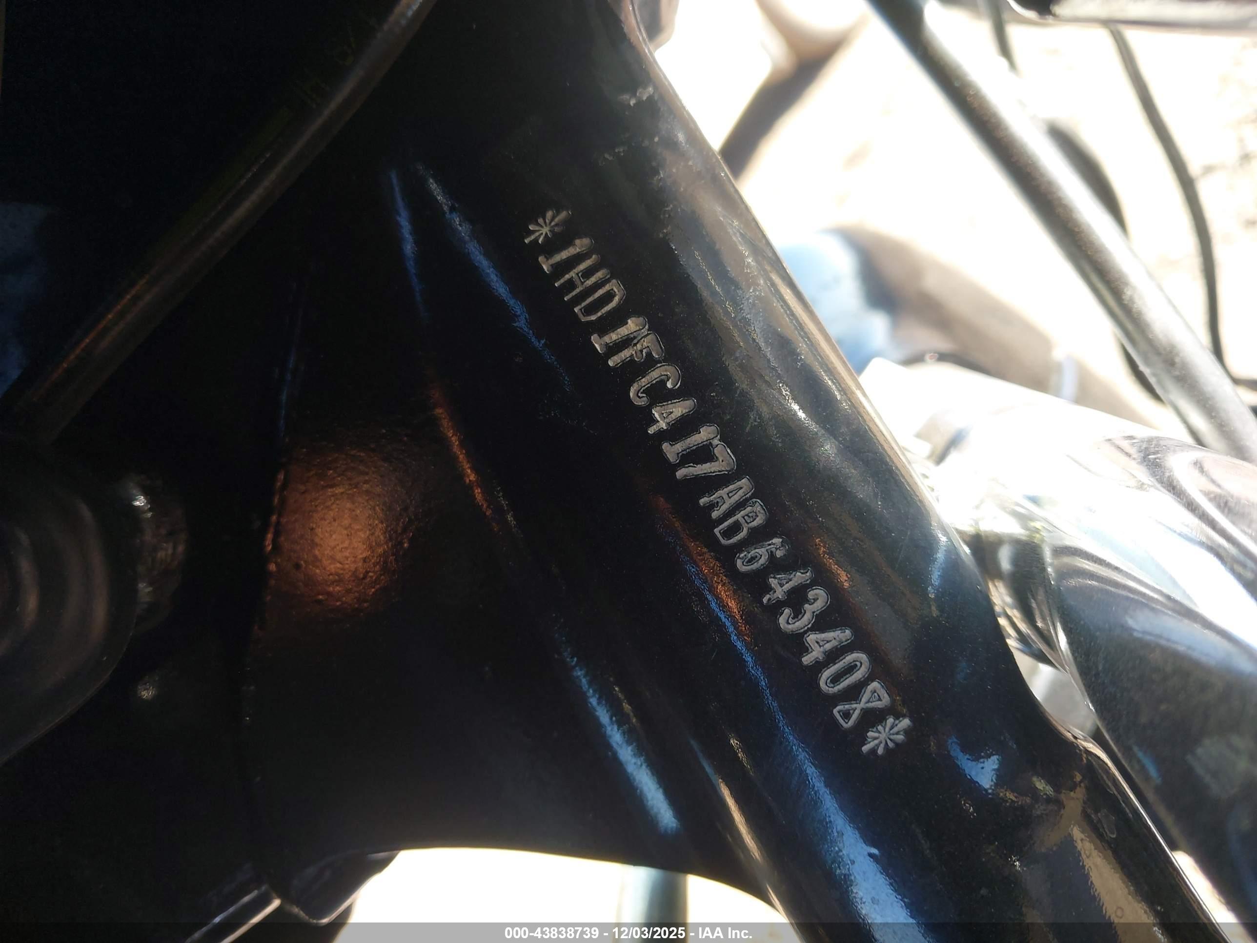 HARLEY-DAVIDSON FLHTCU image 10