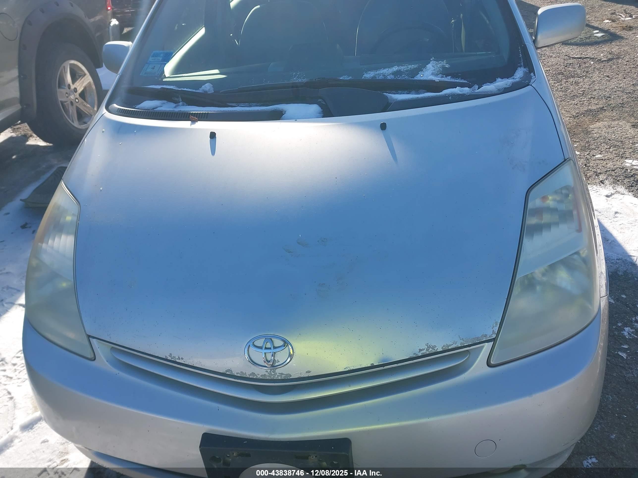 TOYOTA PRIUS image 10