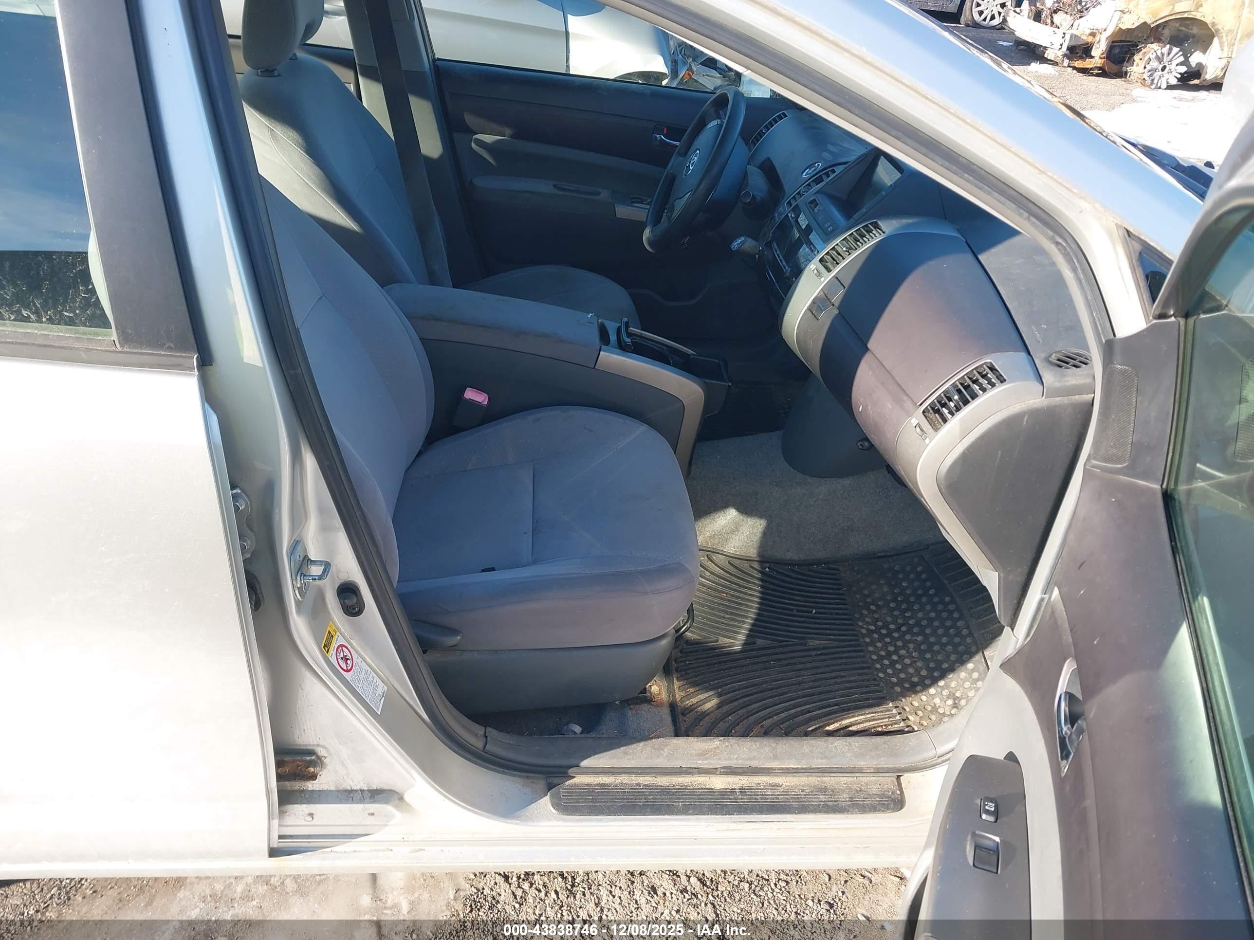 TOYOTA PRIUS image 5