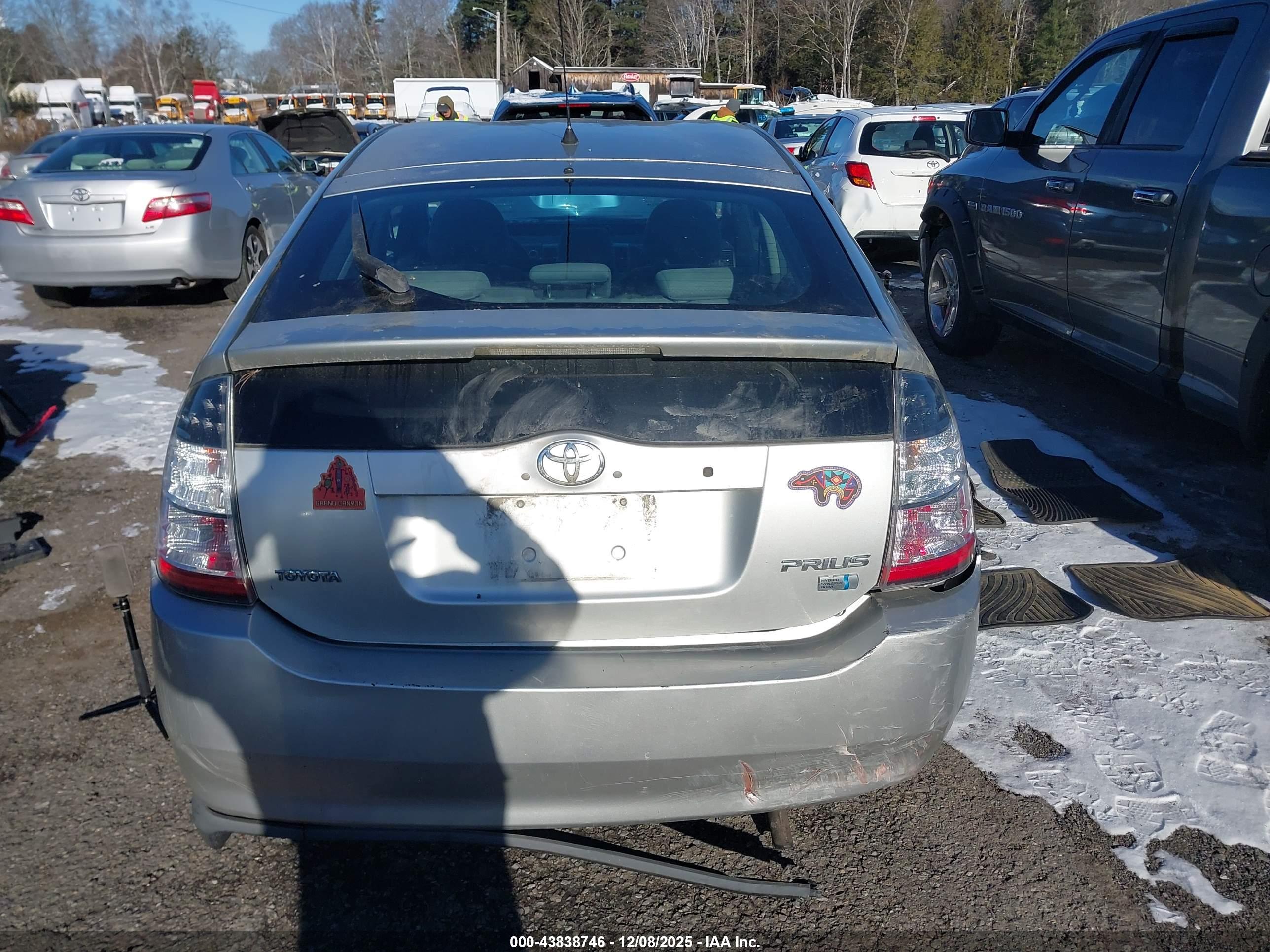 TOYOTA PRIUS image 6