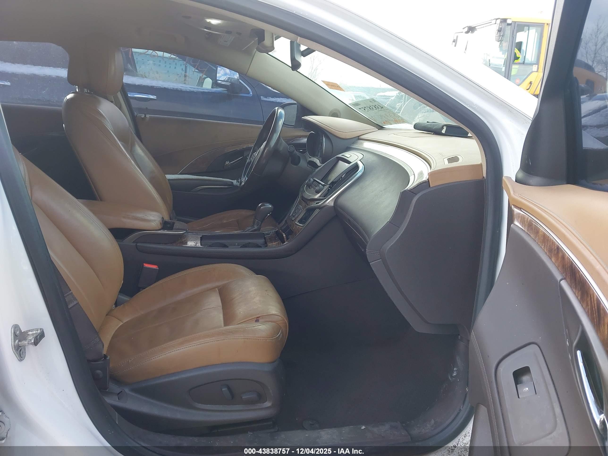 BUICK LACROSSE image 5