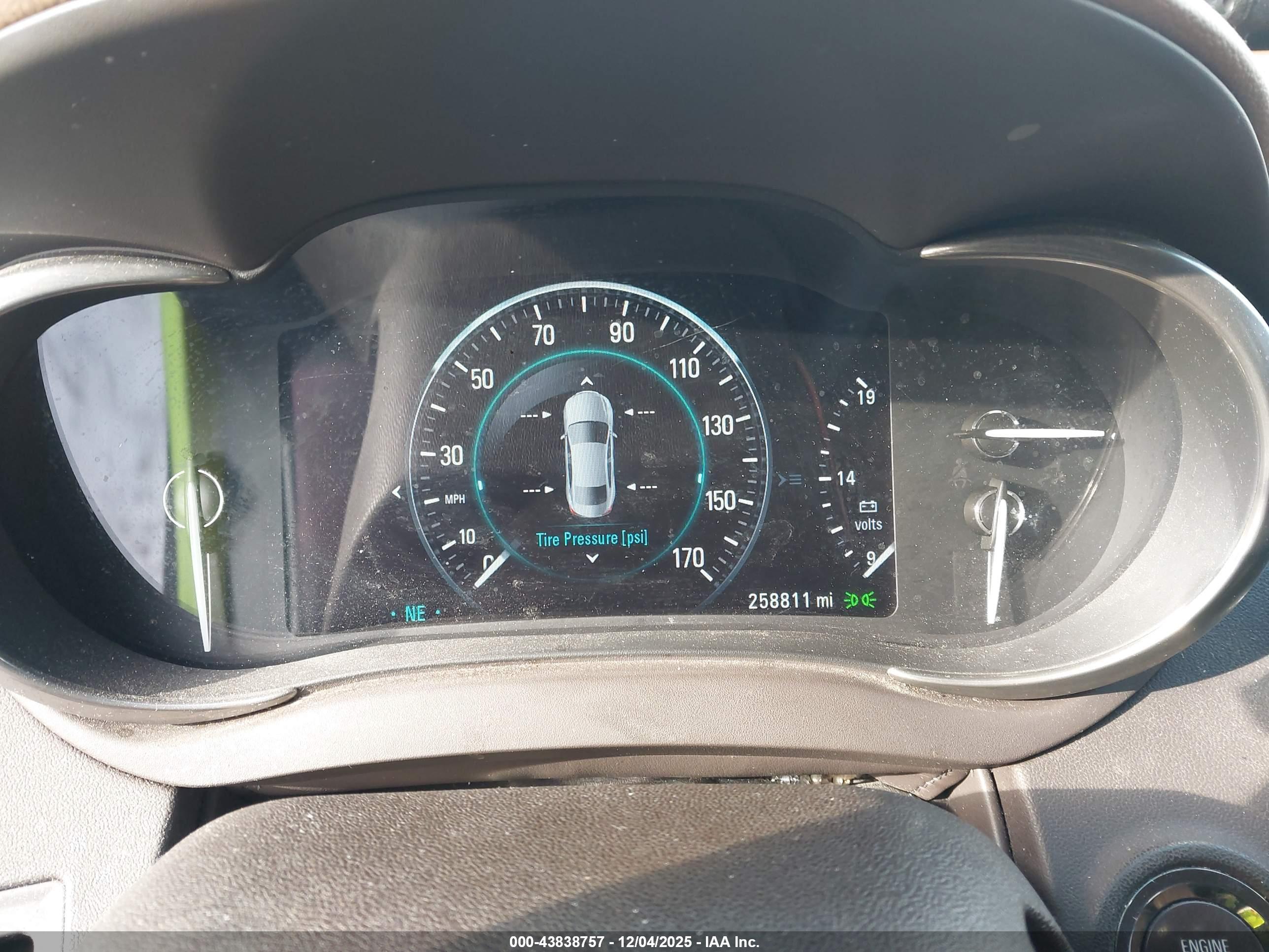 BUICK LACROSSE image 7