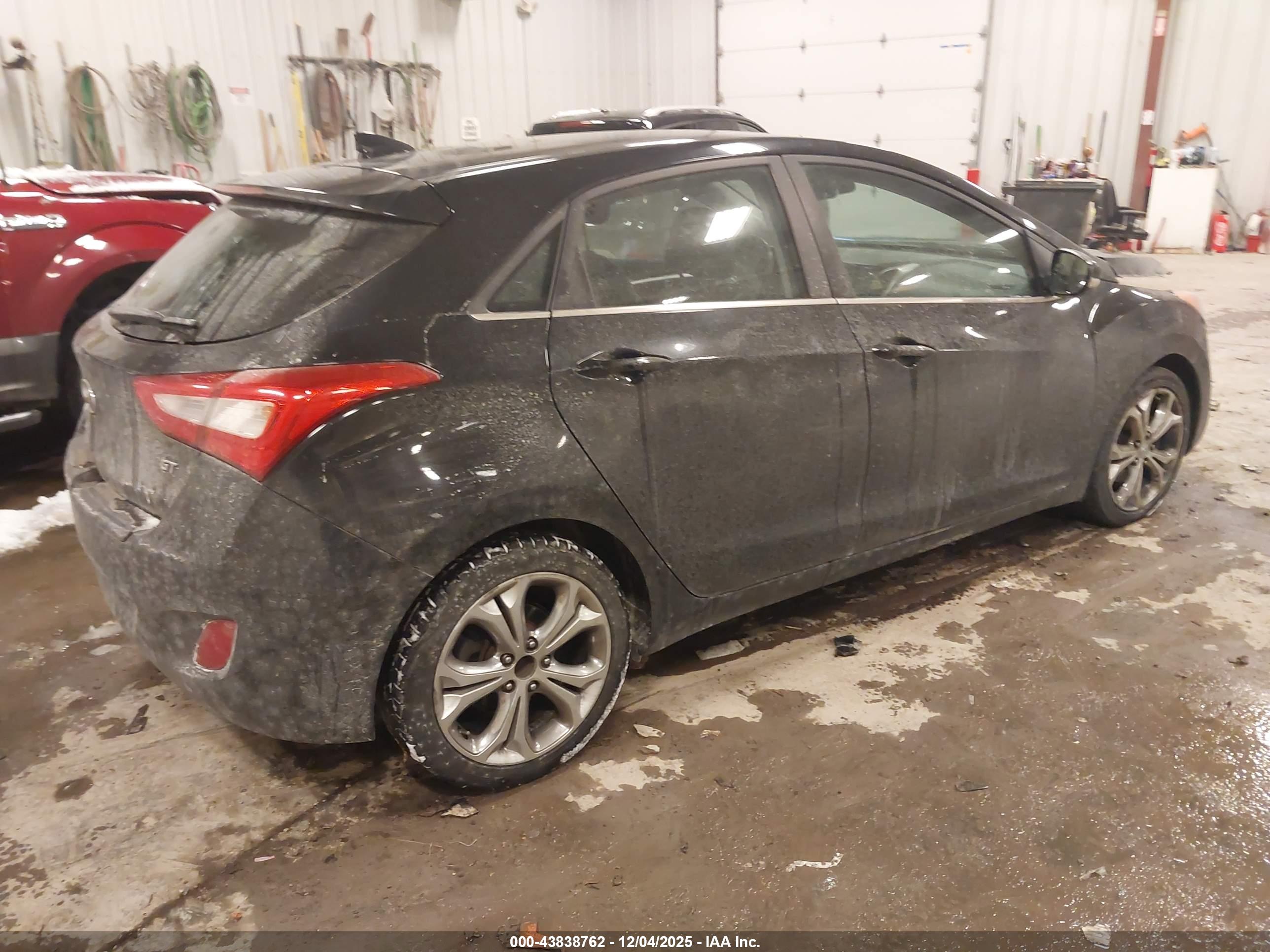 HYUNDAI ELANTRA image 4