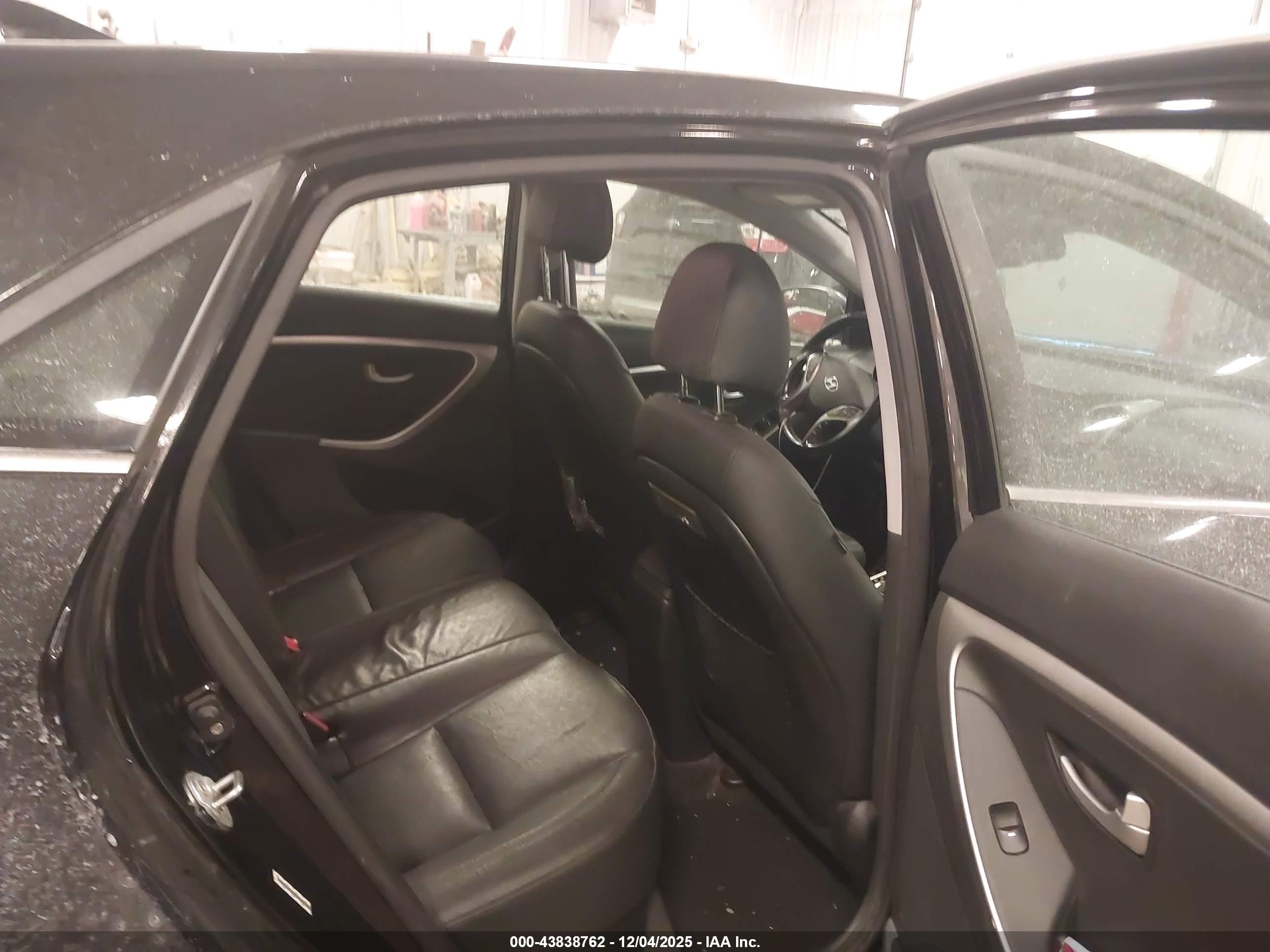 HYUNDAI ELANTRA image 8