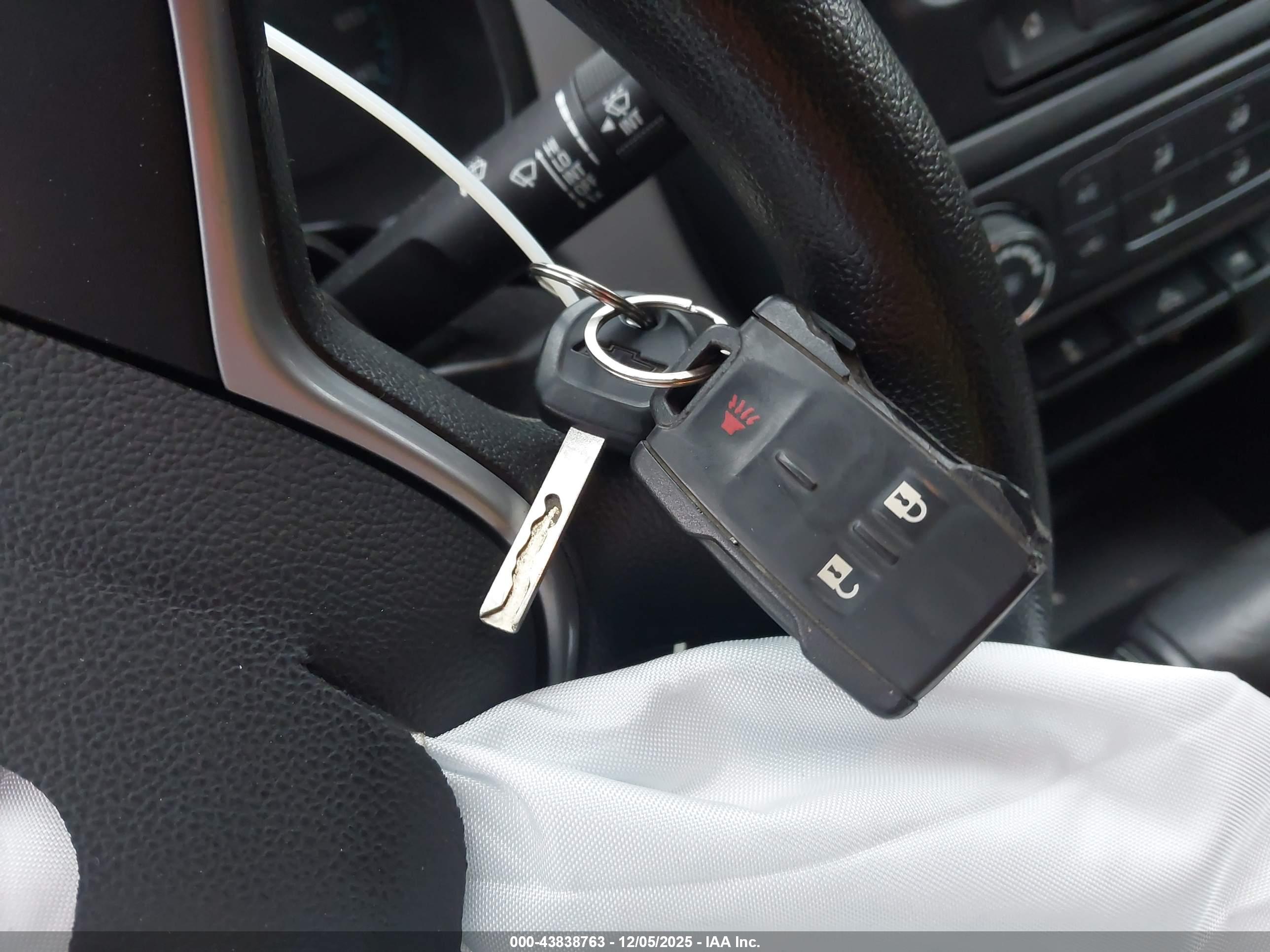 CHEVROLET COLORADO image 11