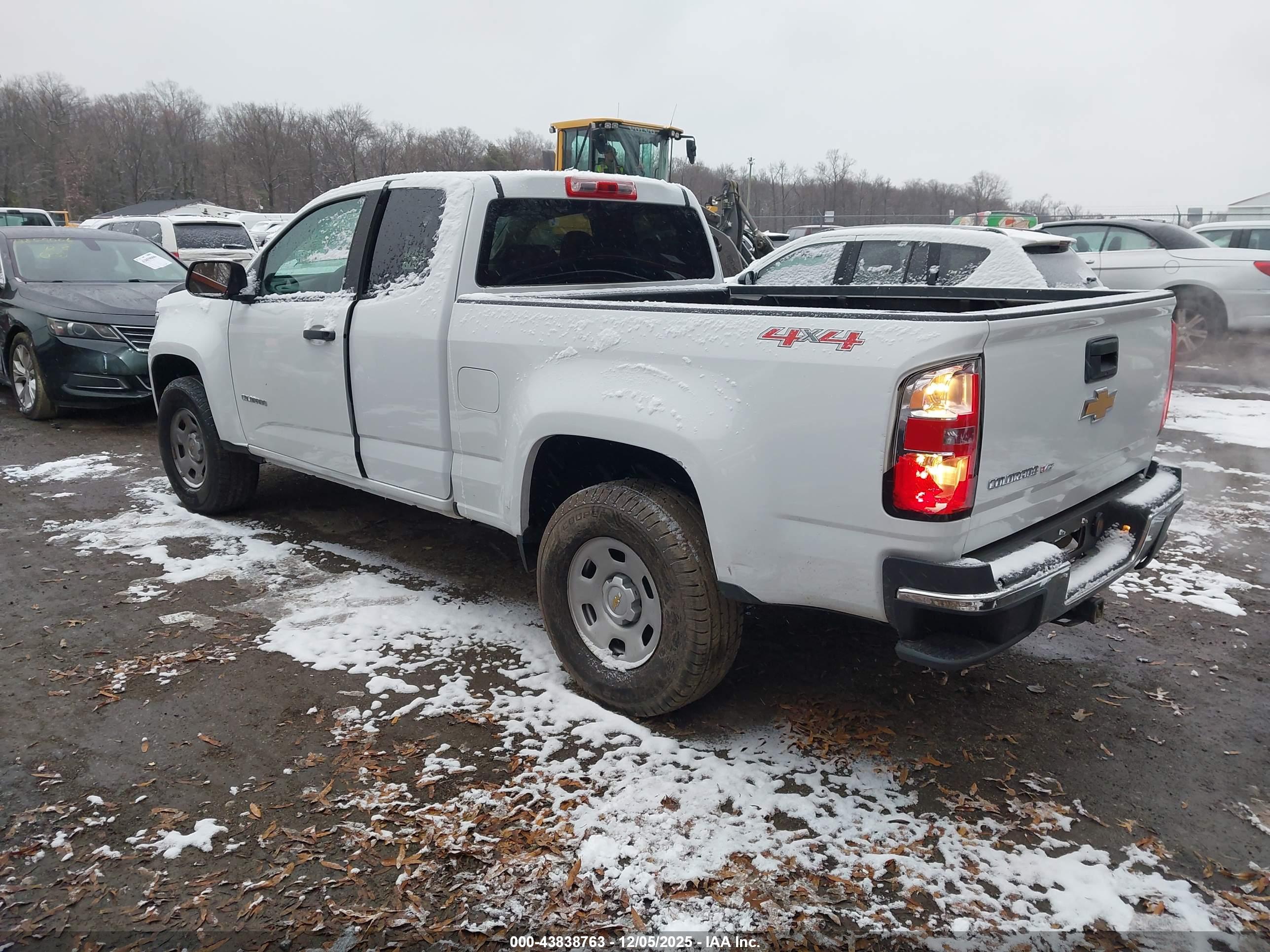 CHEVROLET COLORADO image 3