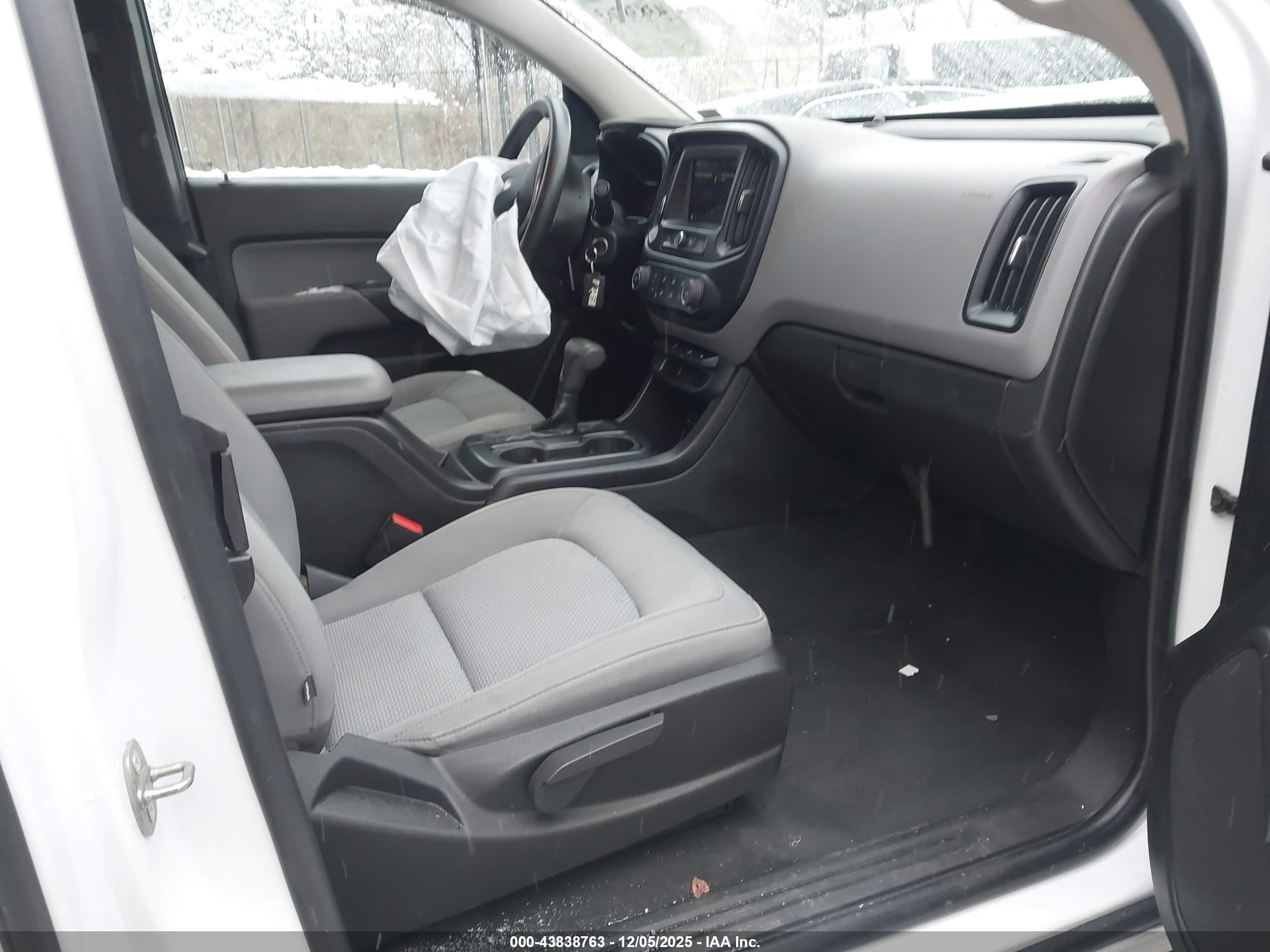 CHEVROLET COLORADO image 5