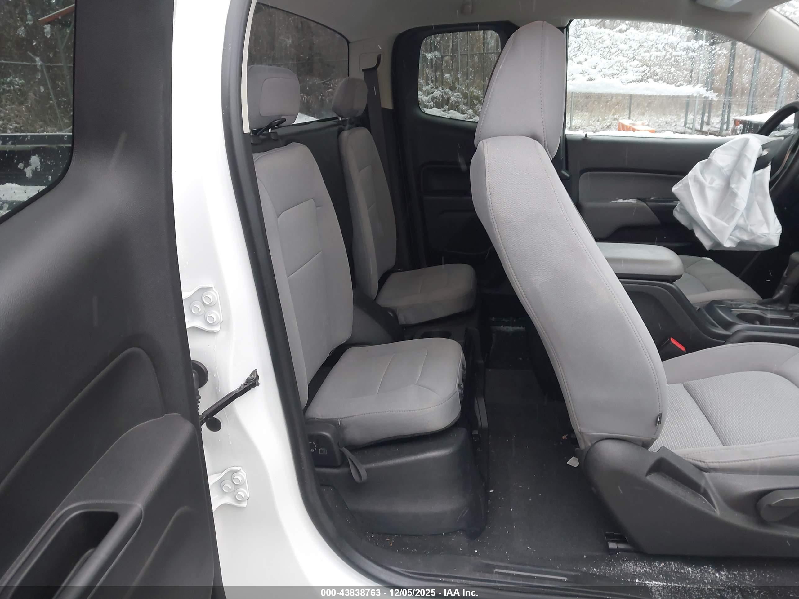 CHEVROLET COLORADO image 8