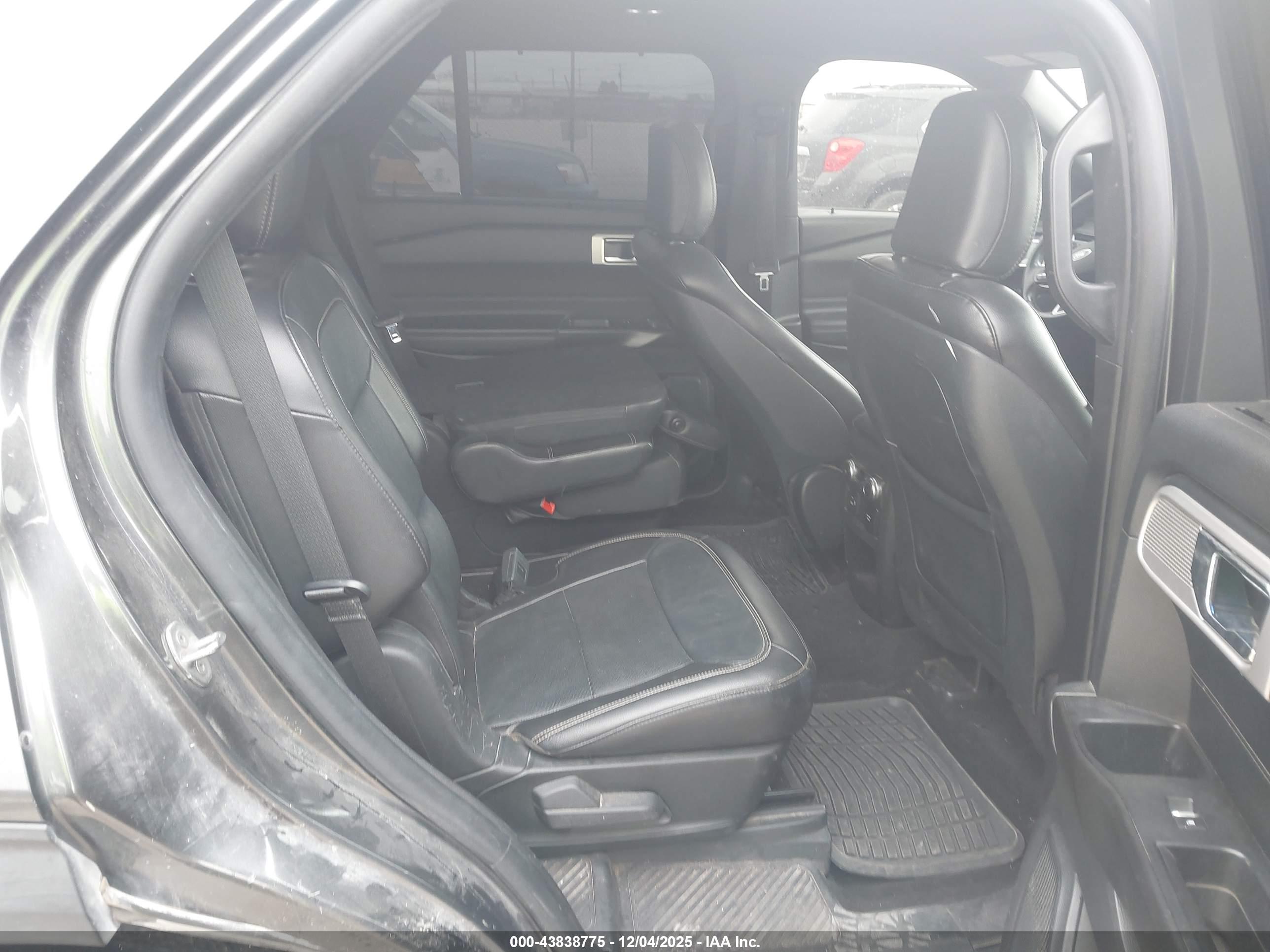 FORD EXPLORER image 8