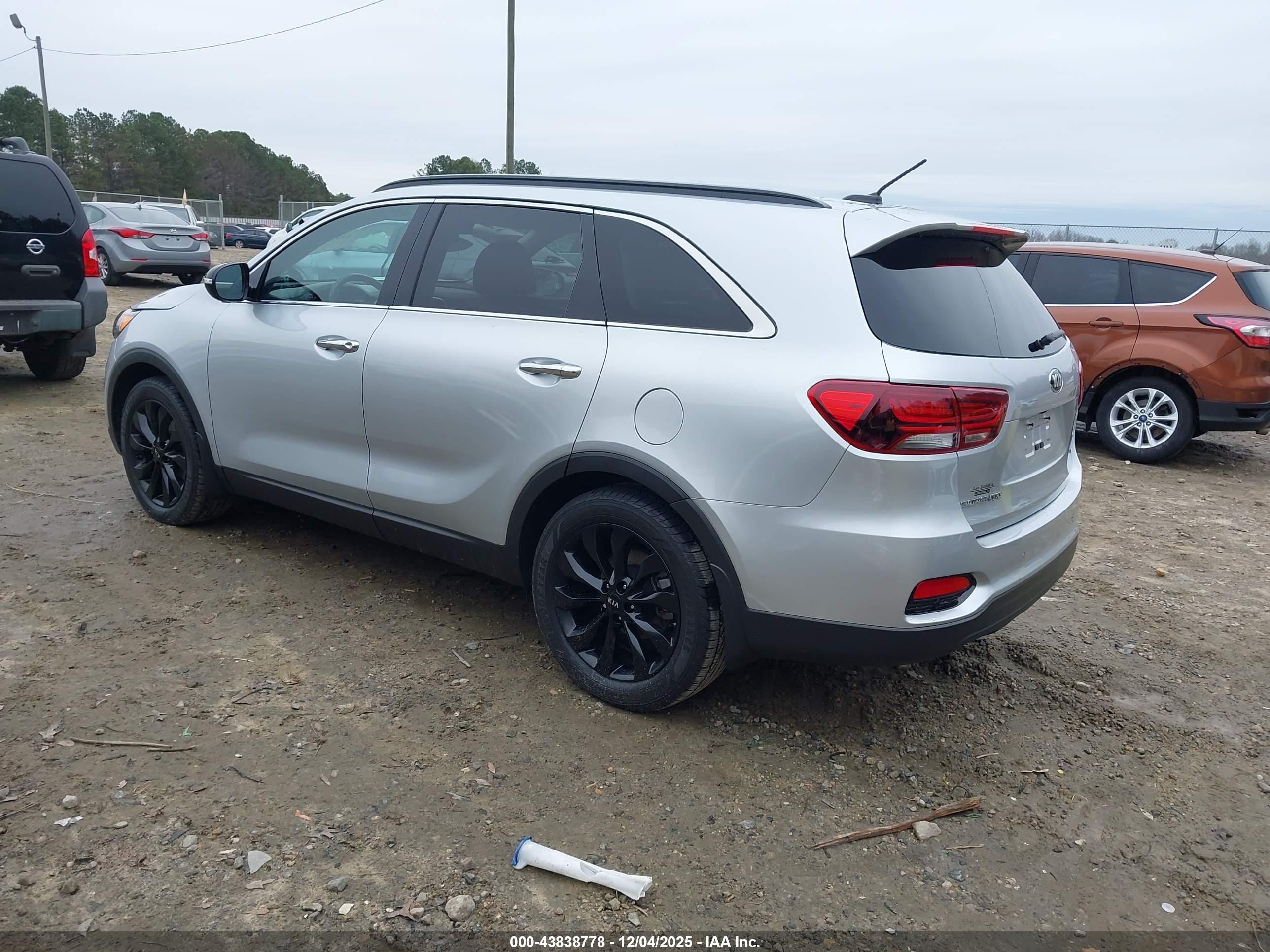 KIA SORENTO image 3
