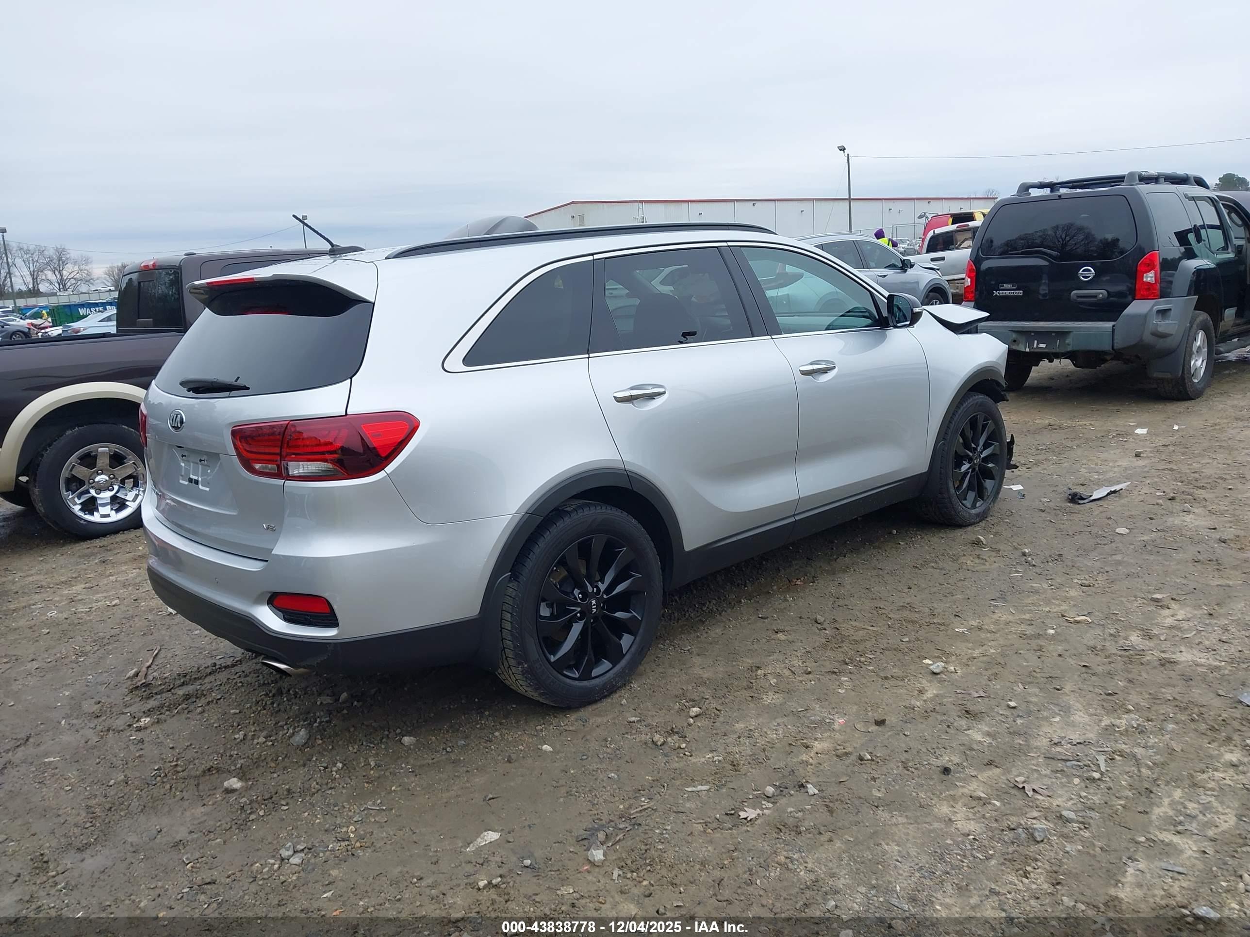 KIA SORENTO image 4