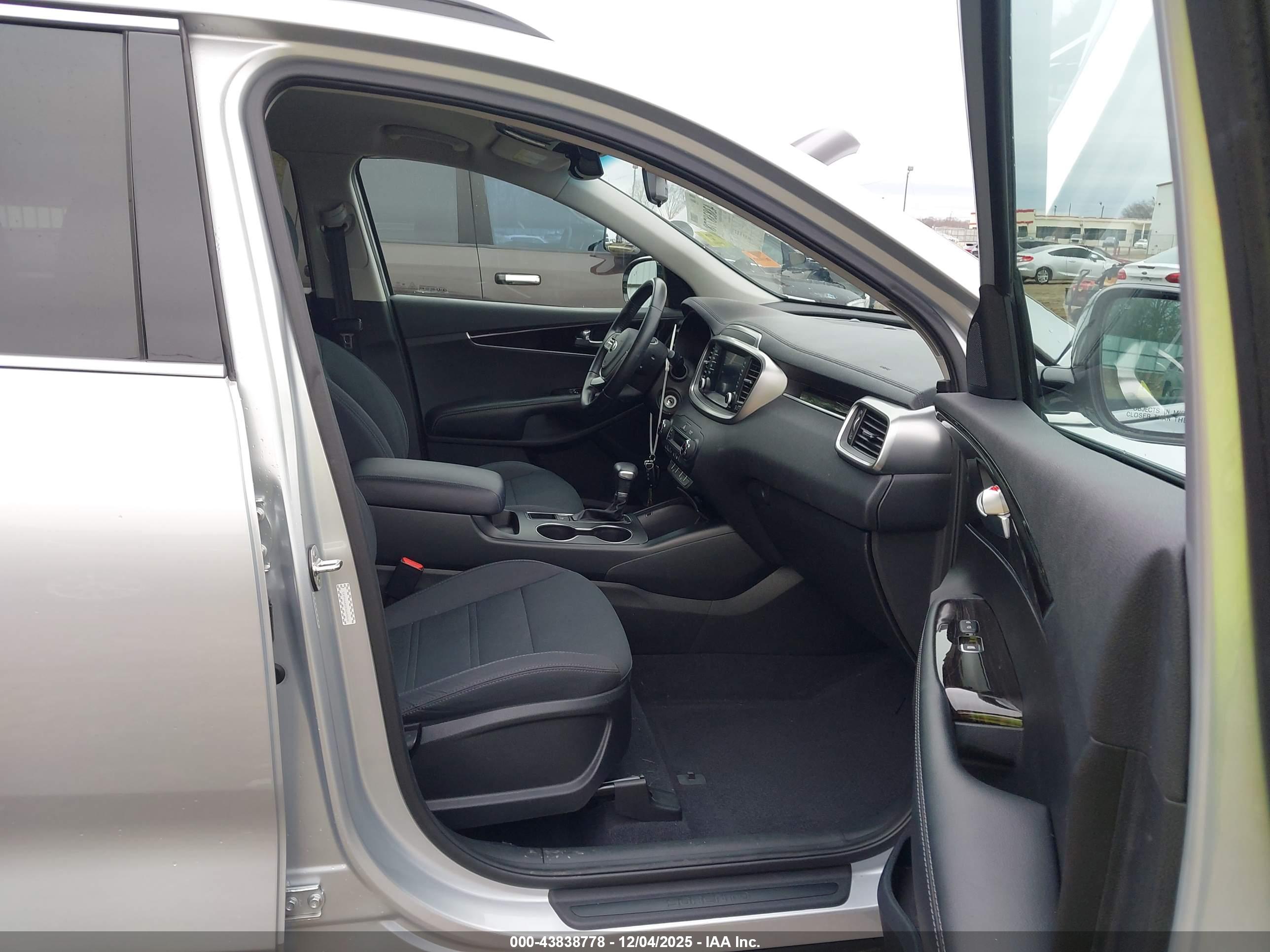 KIA SORENTO image 5