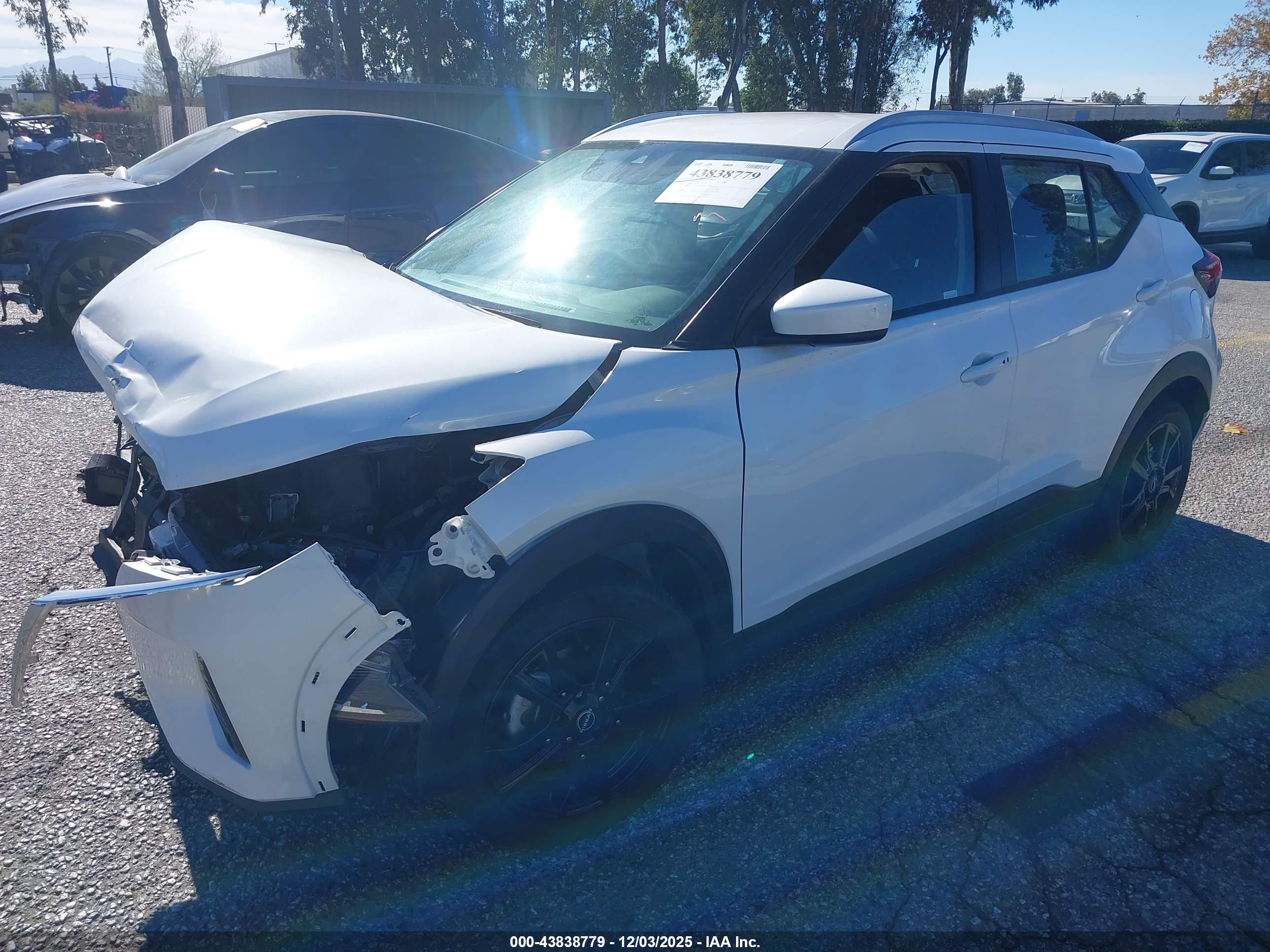 NISSAN KICKS image 2