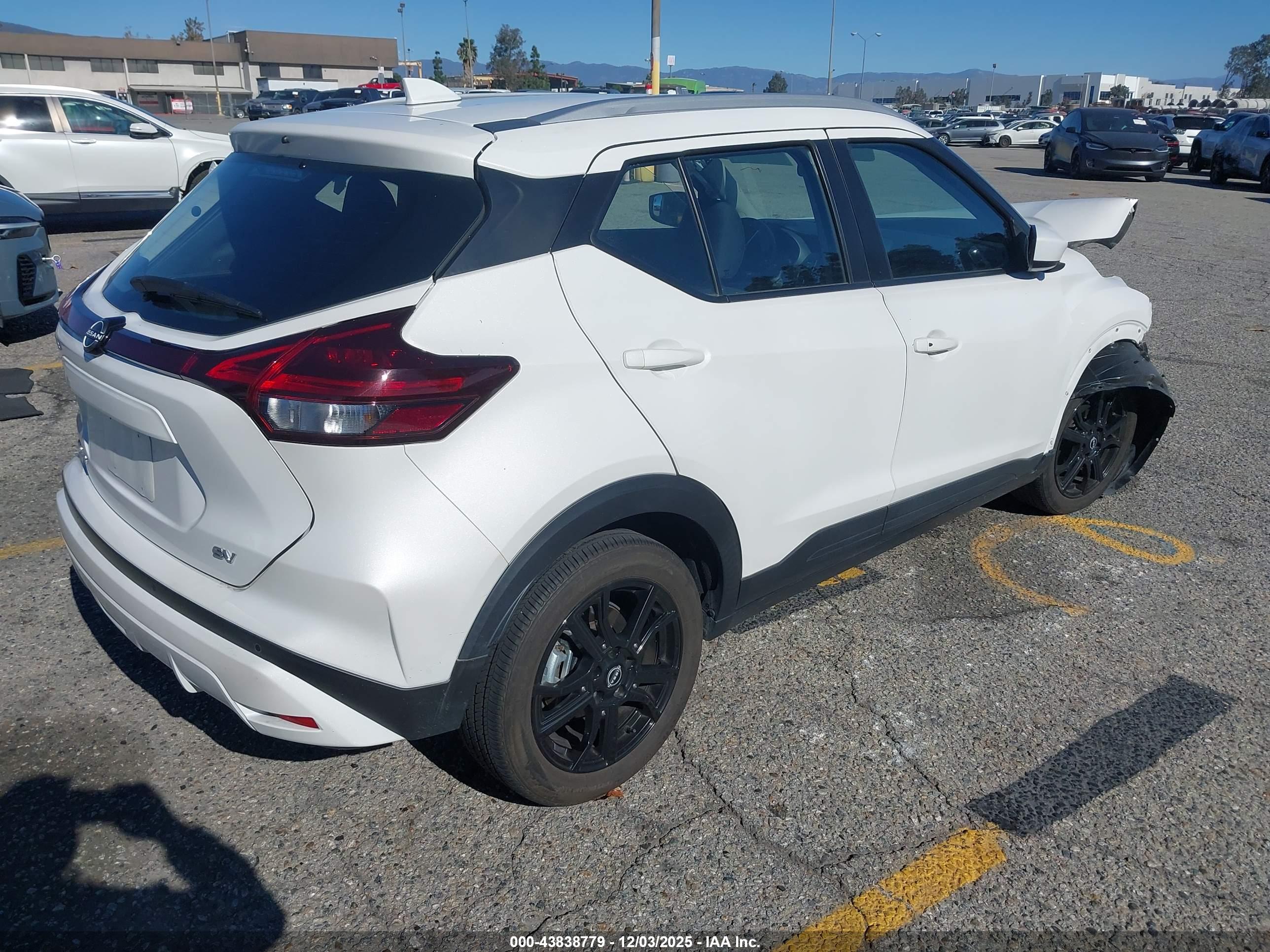 NISSAN KICKS image 4
