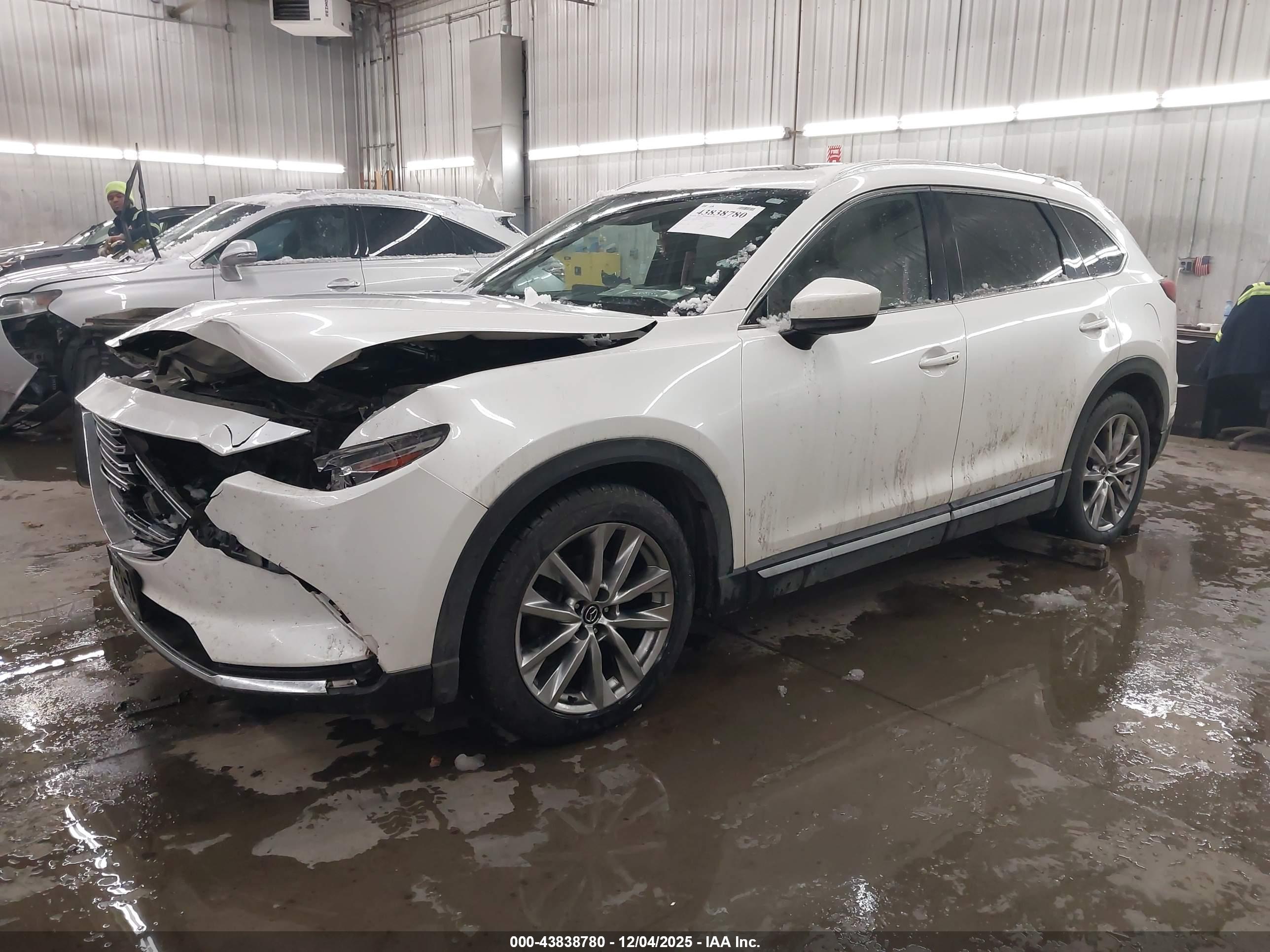 MAZDA CX-9 image 2