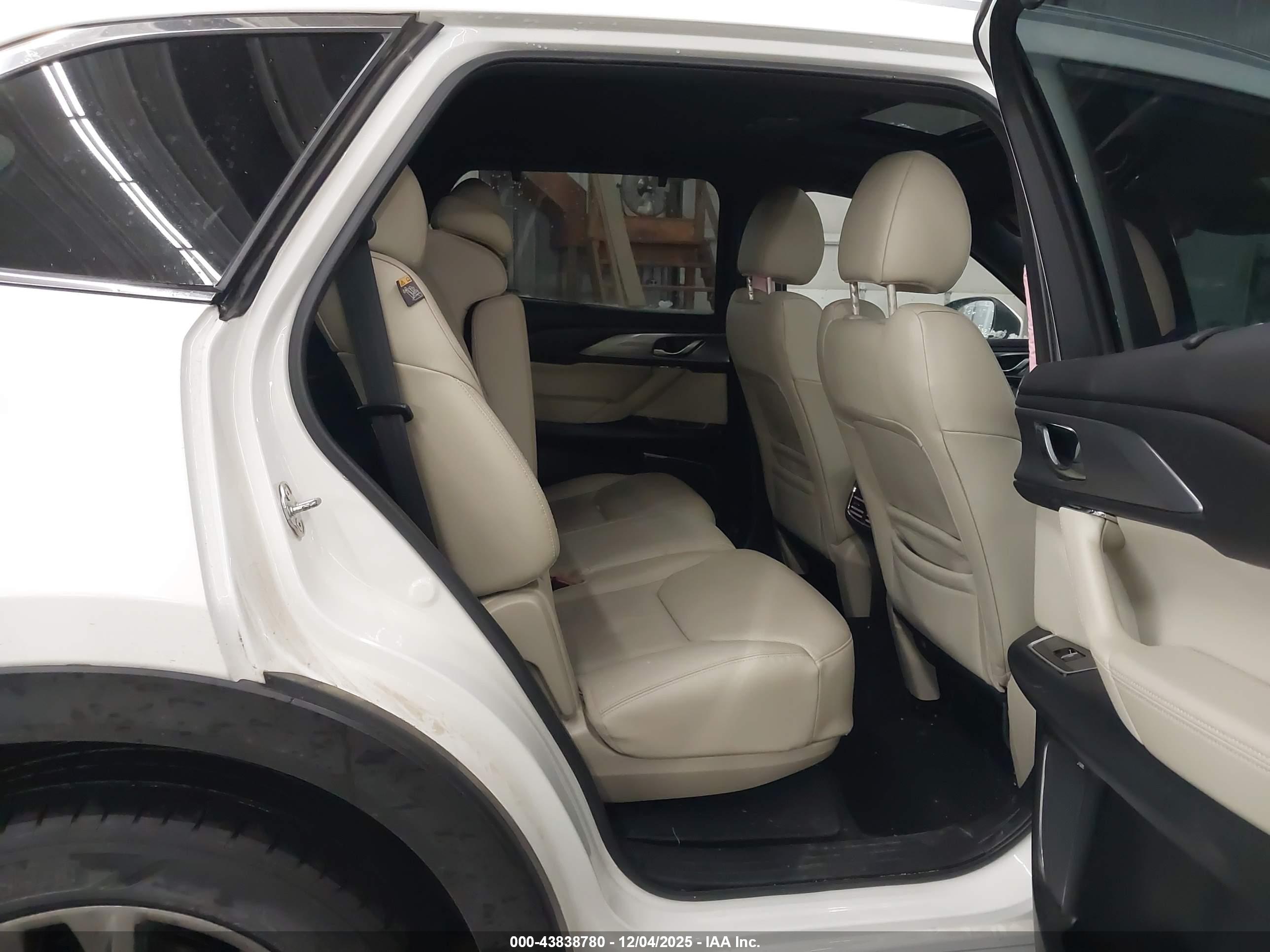 MAZDA CX-9 image 8