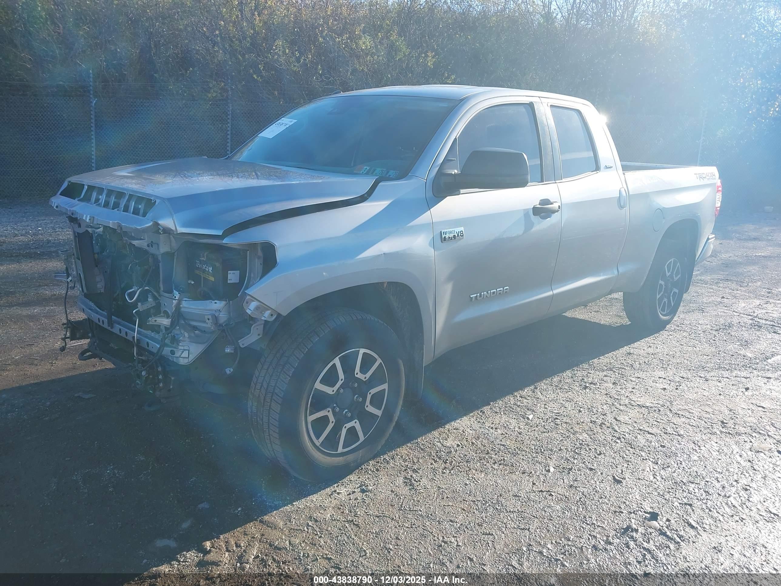 TOYOTA TUNDRA image 2