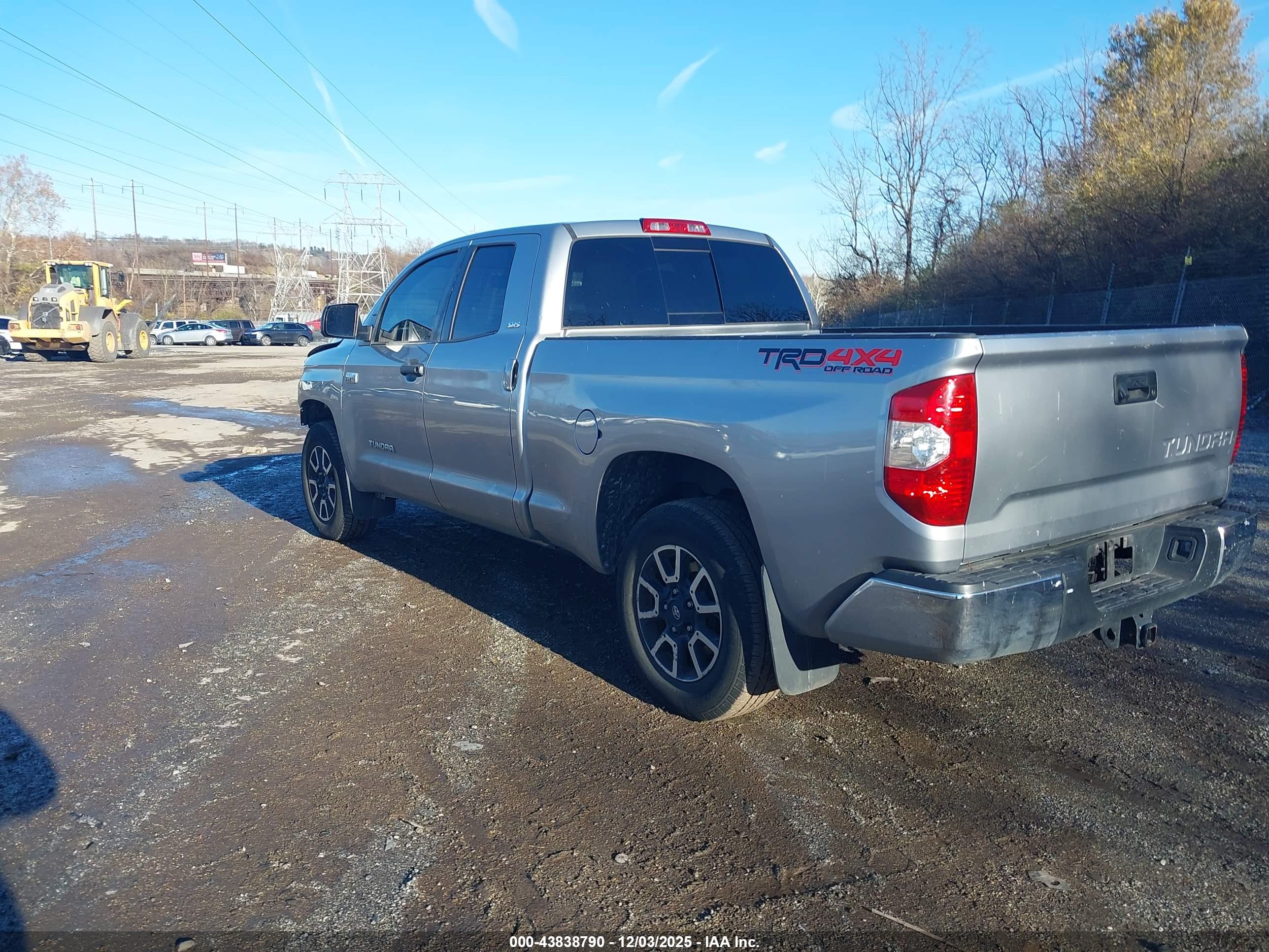 TOYOTA TUNDRA image 3