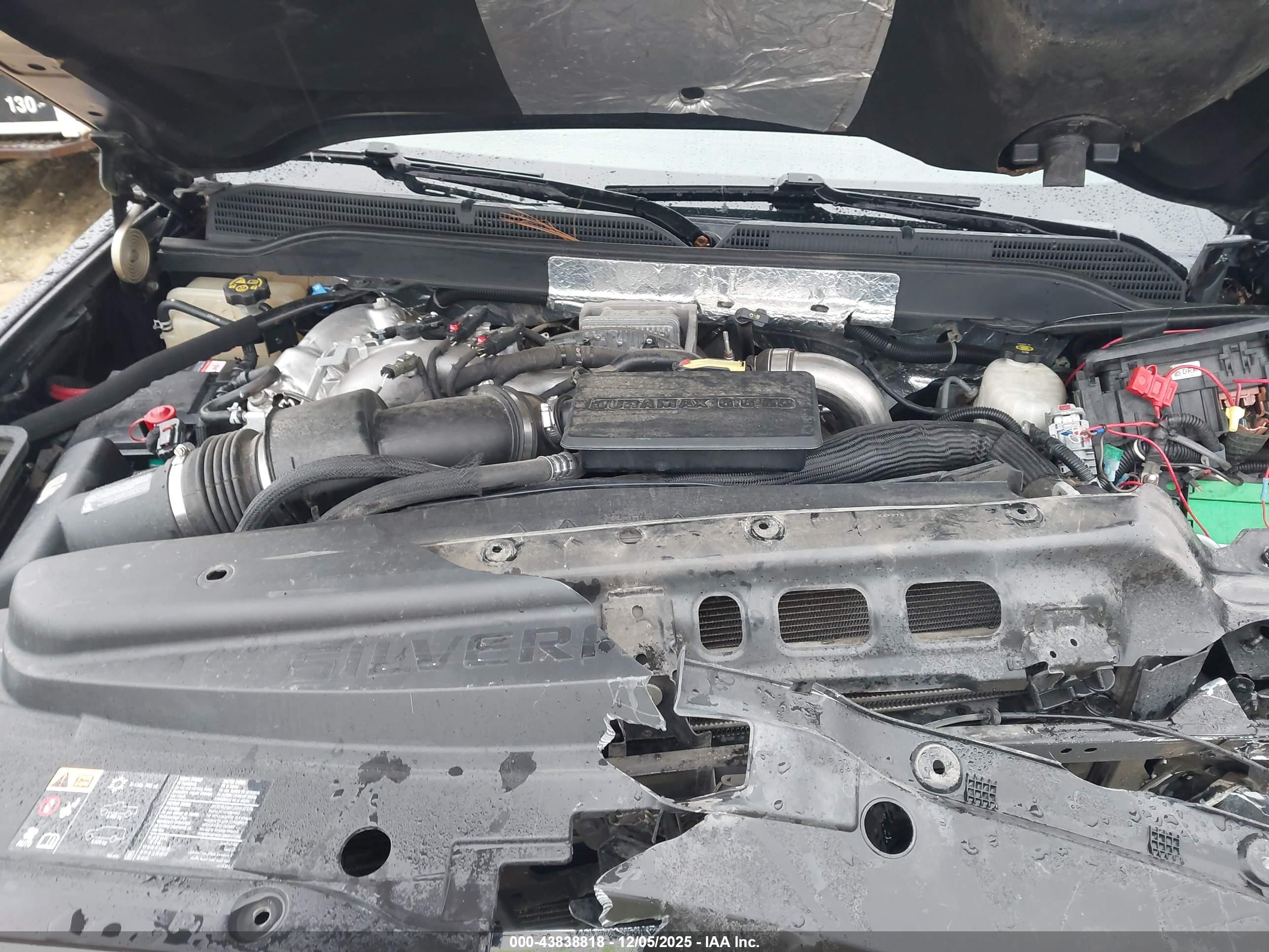 CHEVROLET SILVERADO image 10