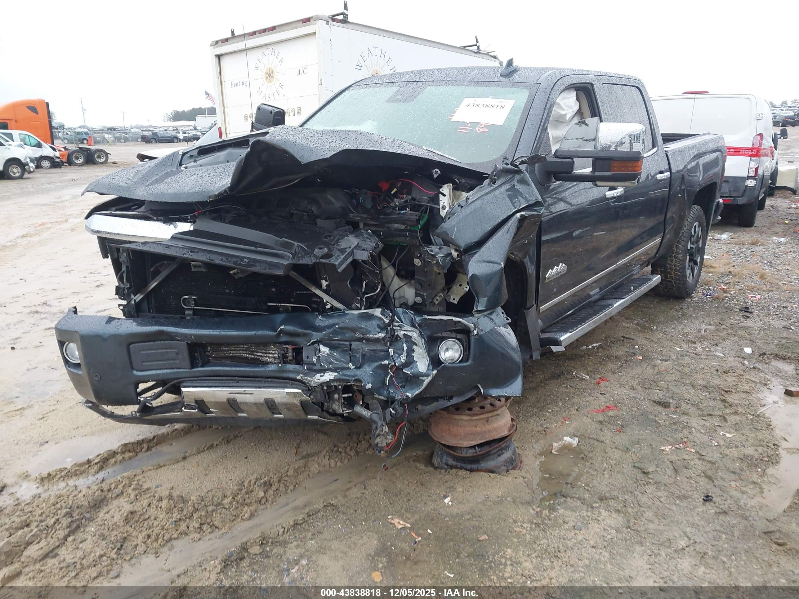 CHEVROLET SILVERADO image 2