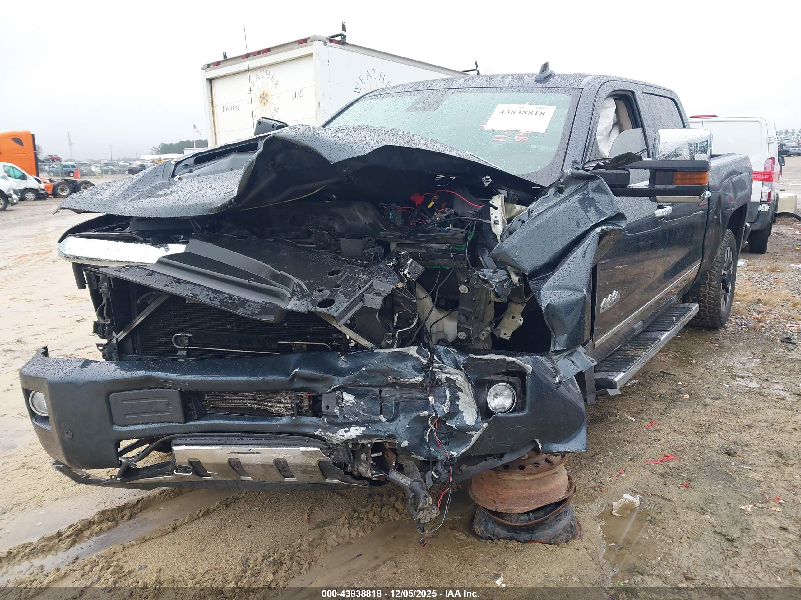 CHEVROLET SILVERADO image 6