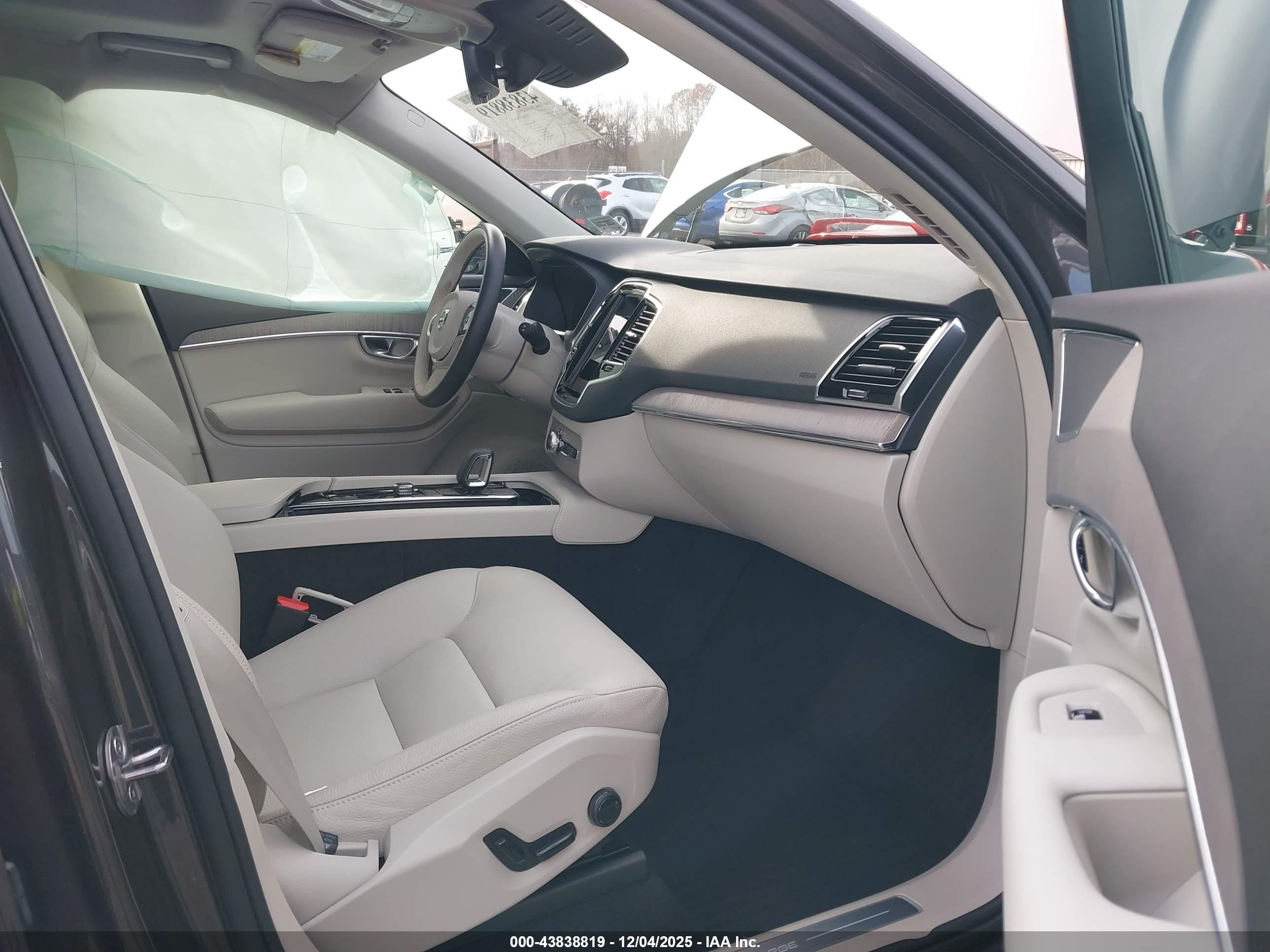 VOLVO XC90 image 5
