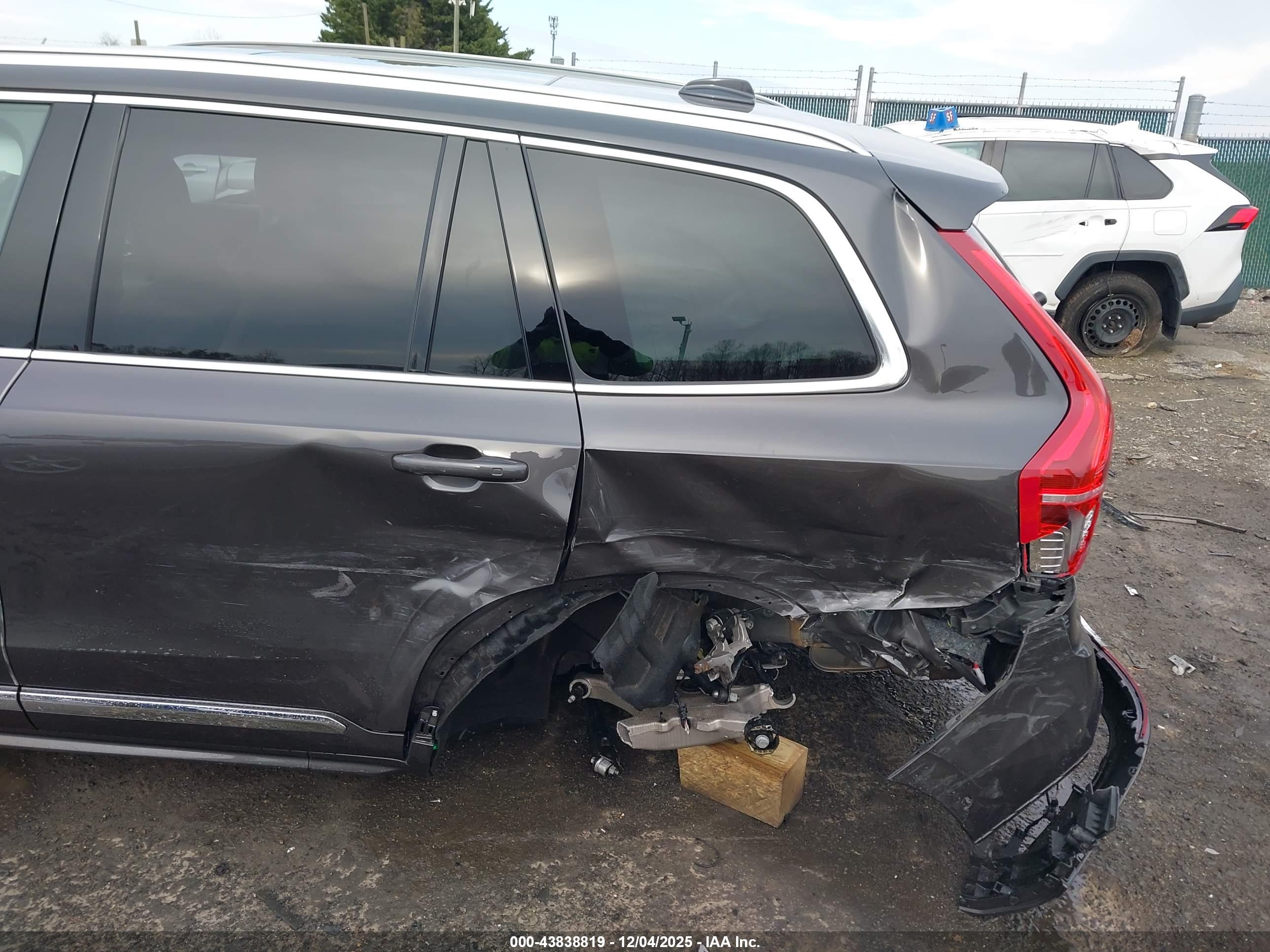 VOLVO XC90 image 6