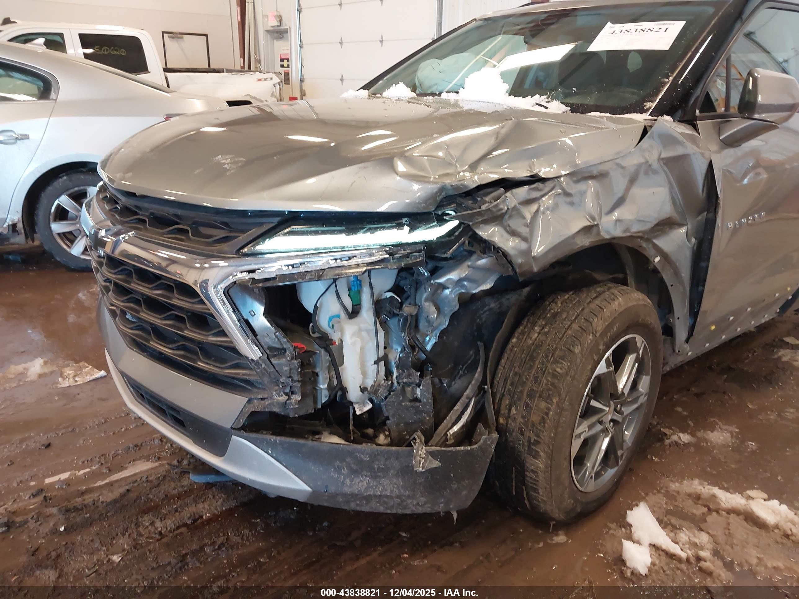 CHEVROLET BLAZER image 6
