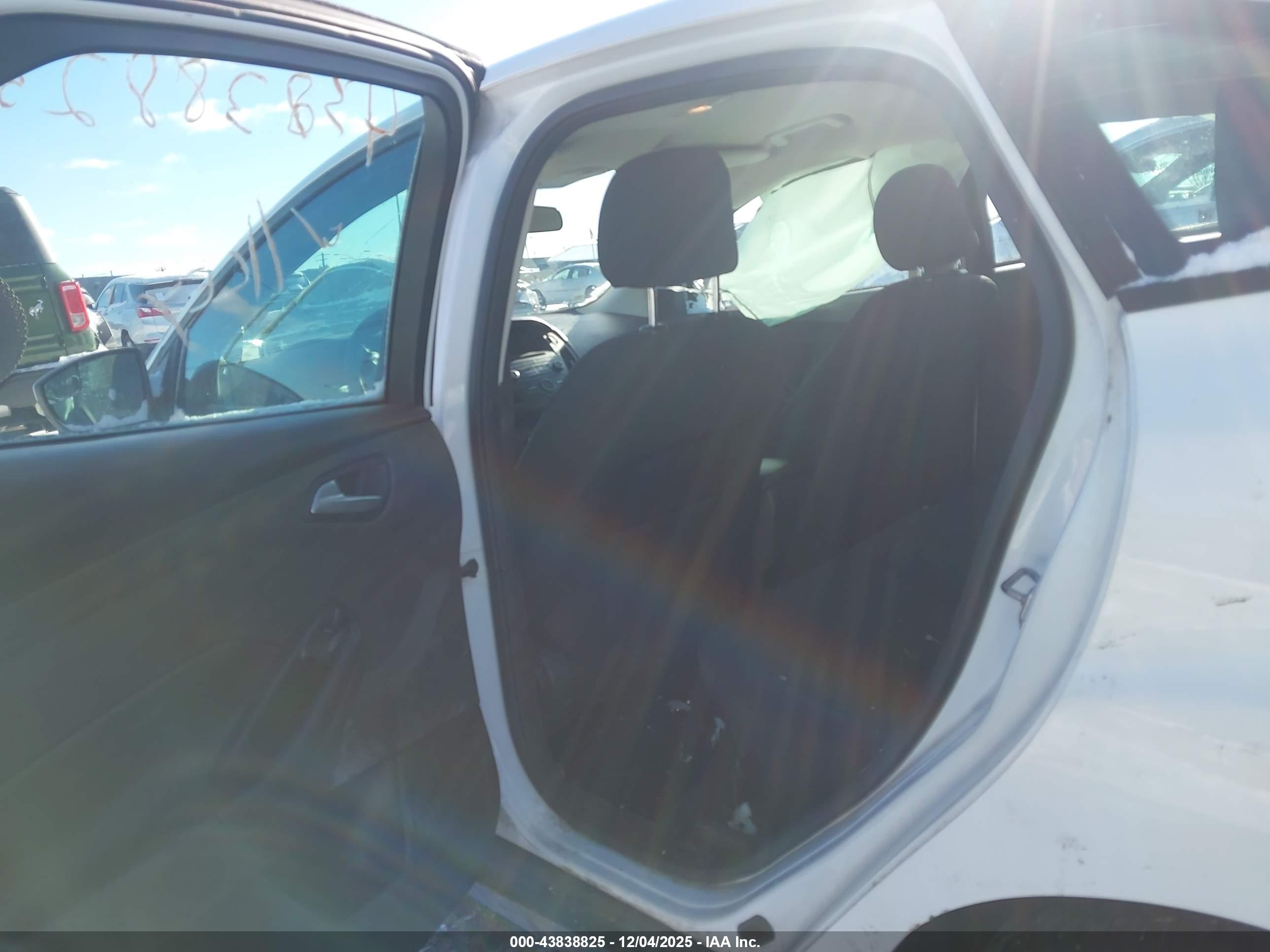 FORD FOCUS image 8