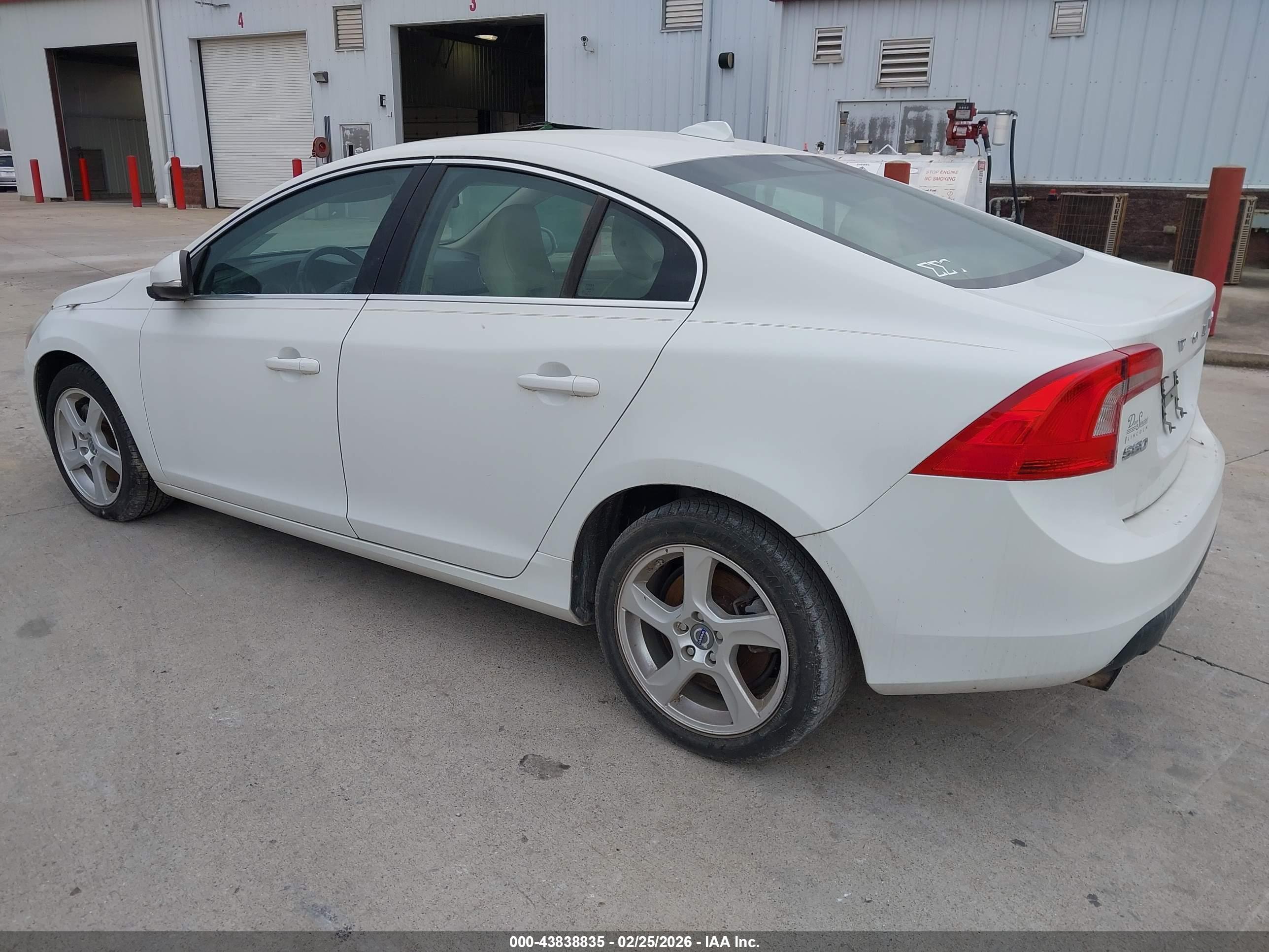 VOLVO S60 image 3