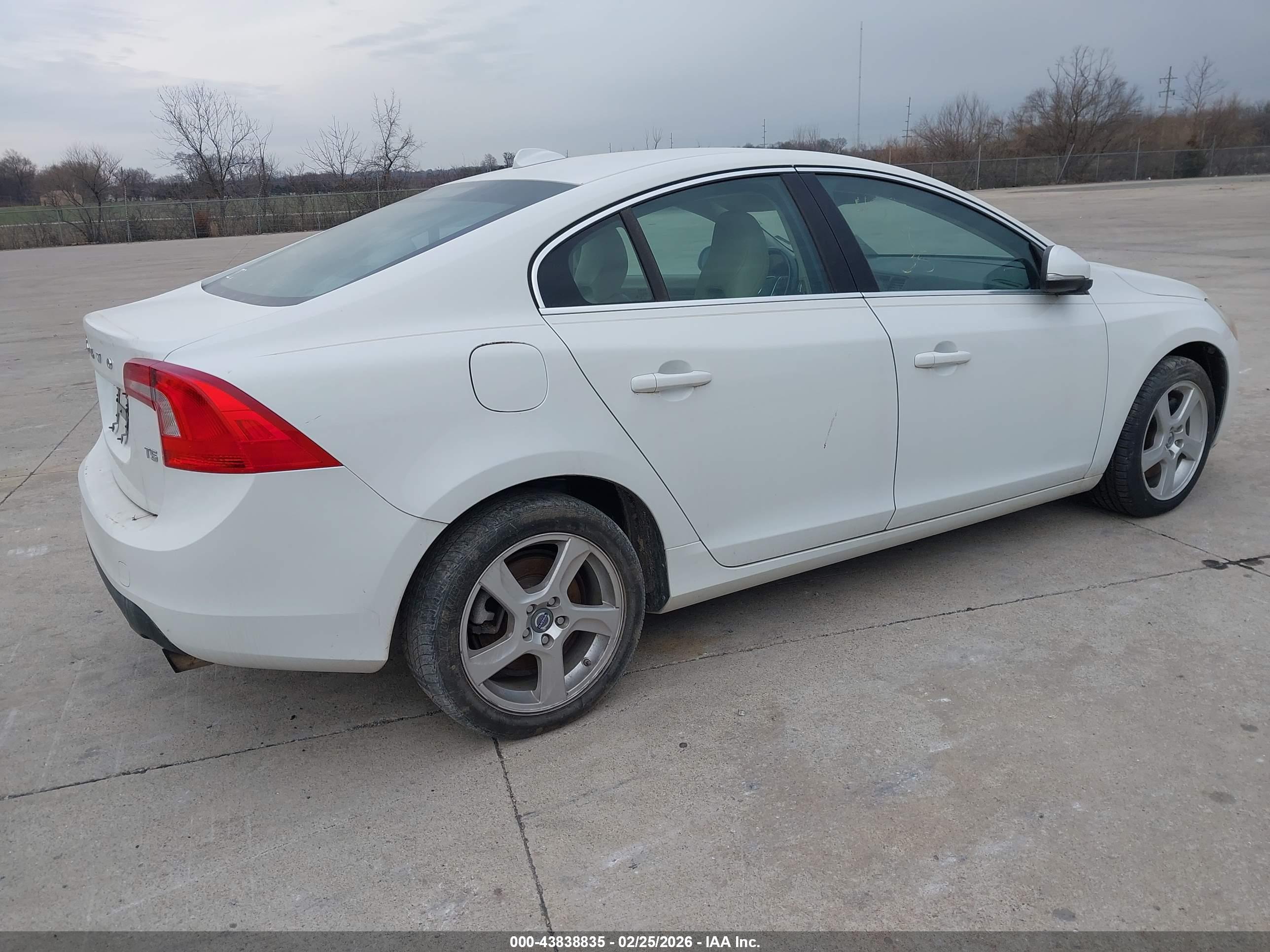 VOLVO S60 image 4