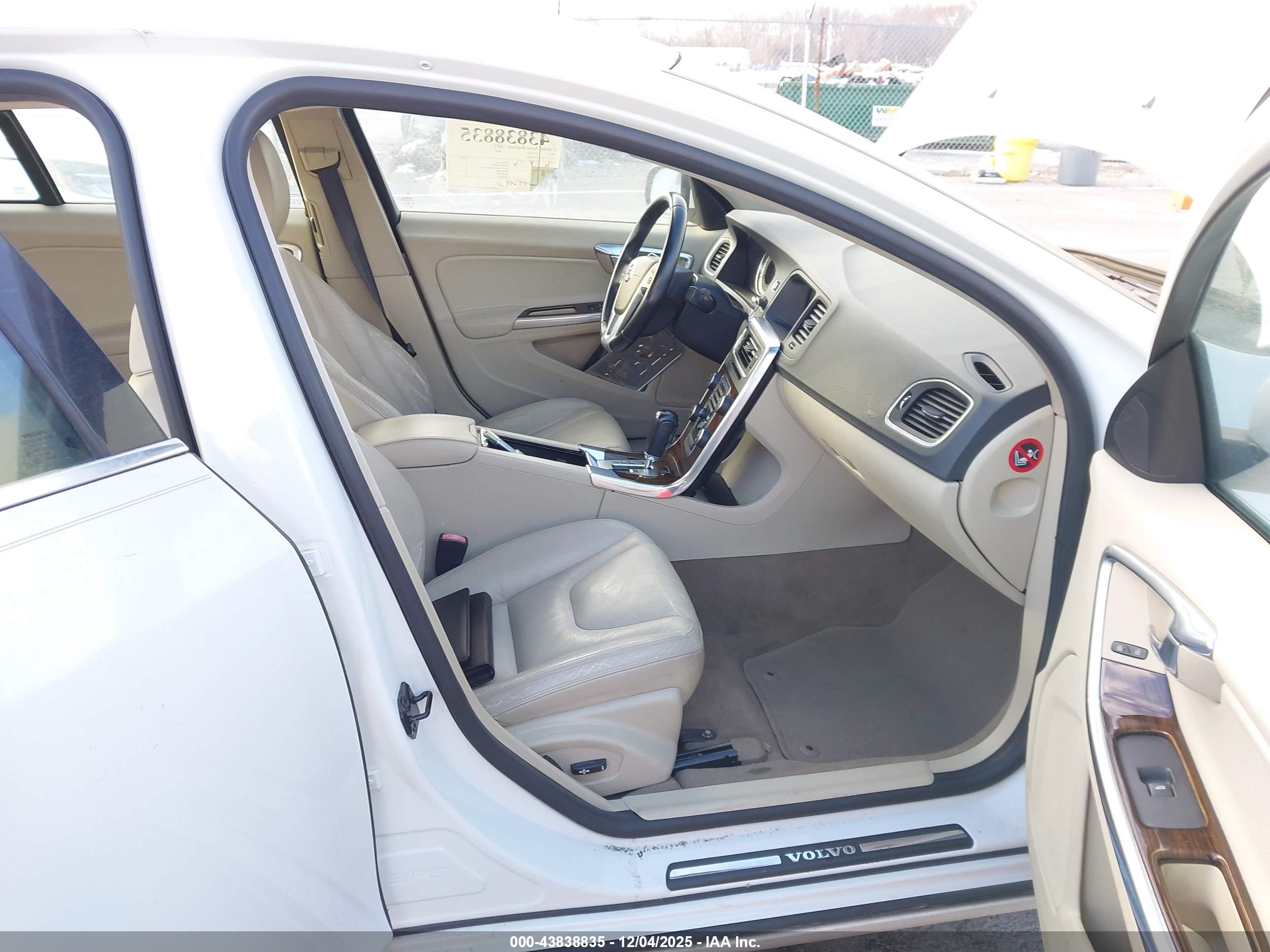 VOLVO S60 image 5