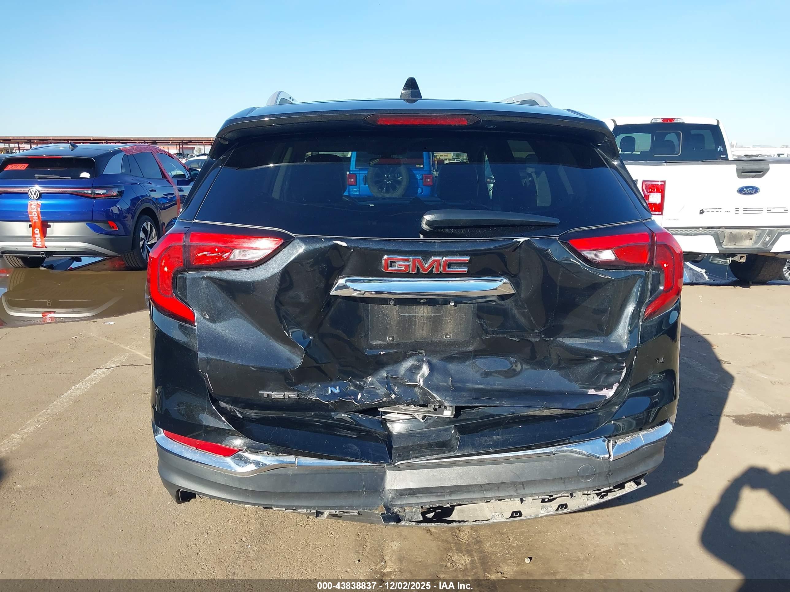 GMC TERRAIN image 6