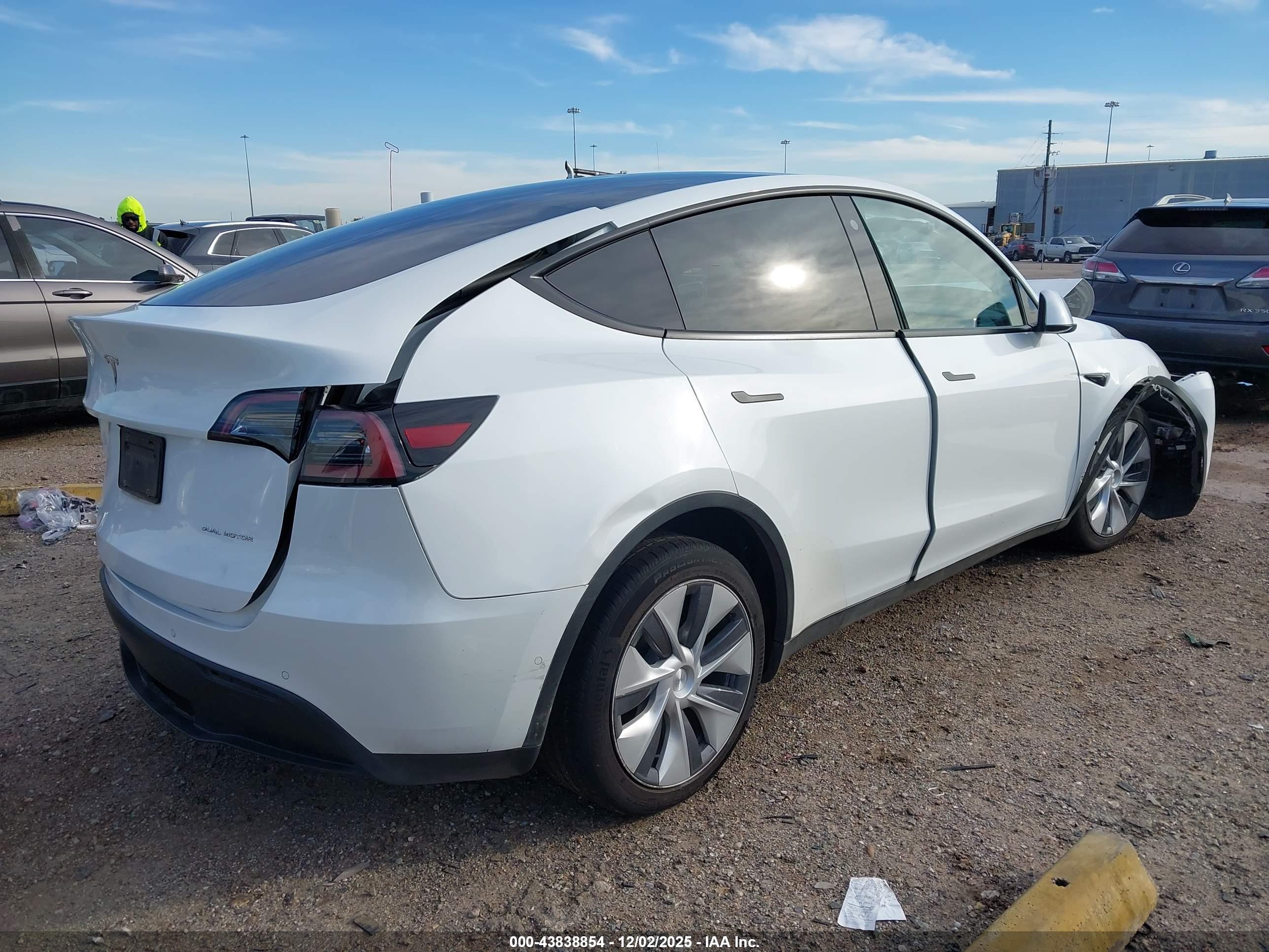 TESLA MODEL image 4