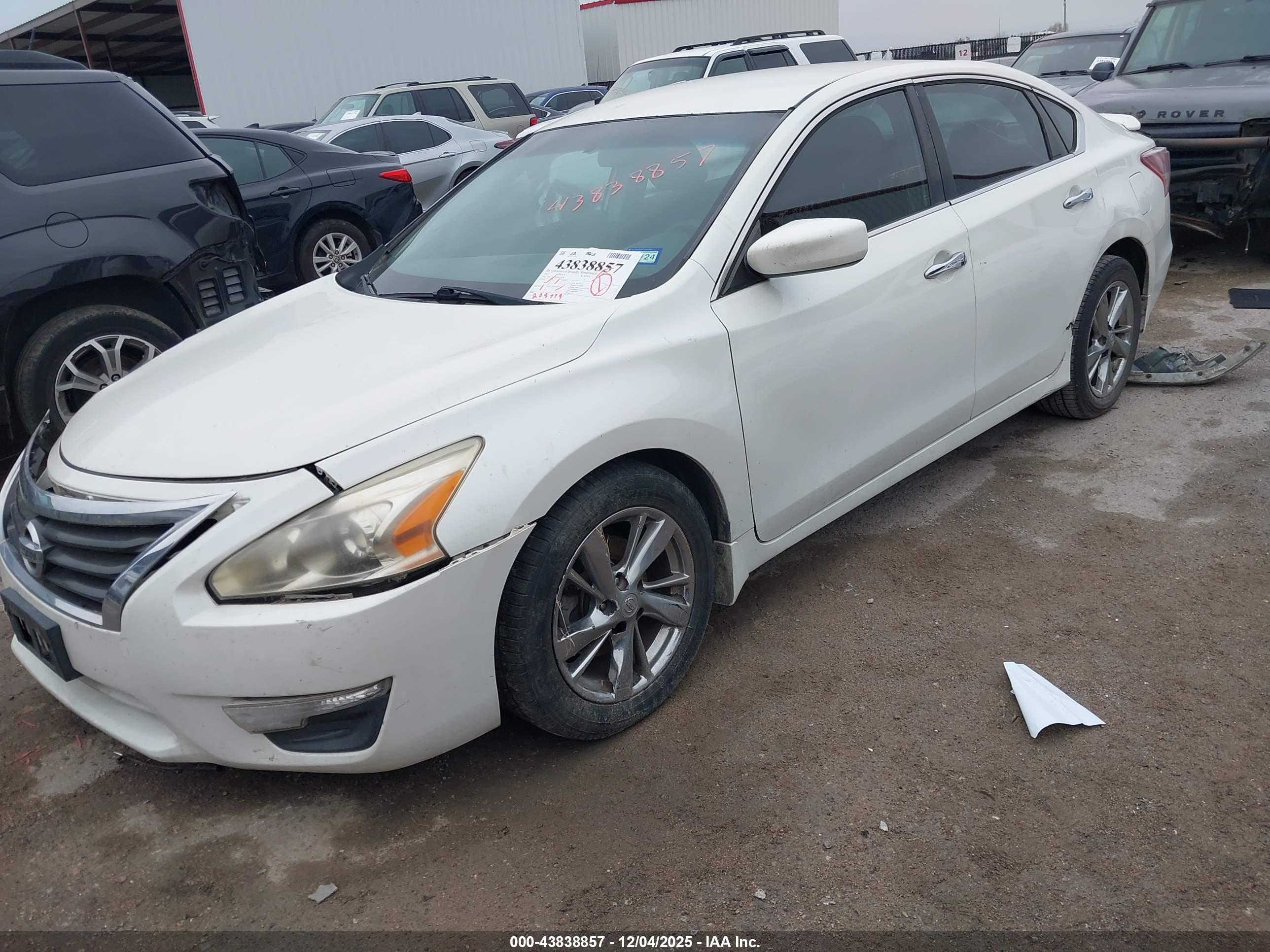 NISSAN ALTIMA image 2