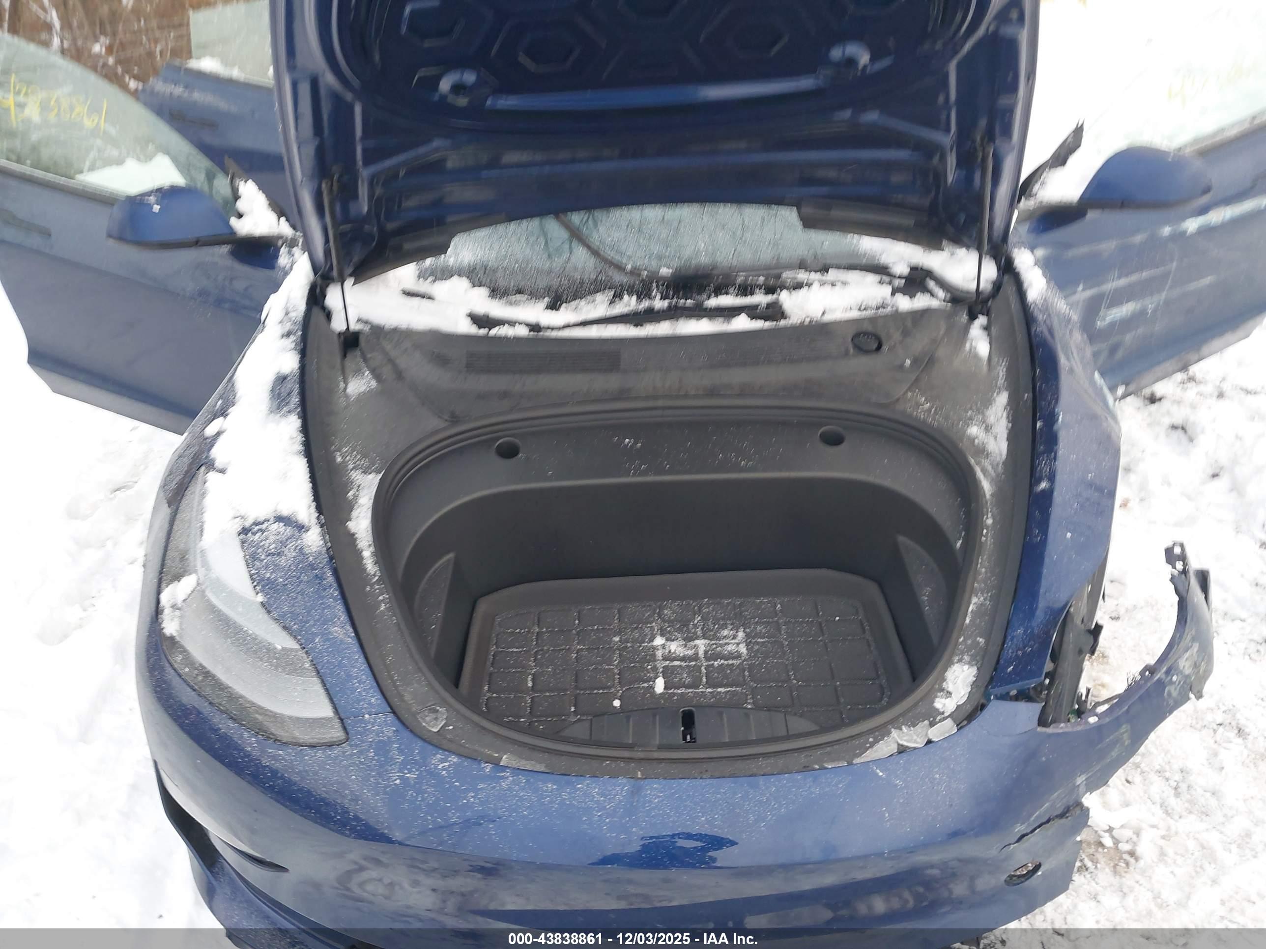 TESLA MODEL image 10