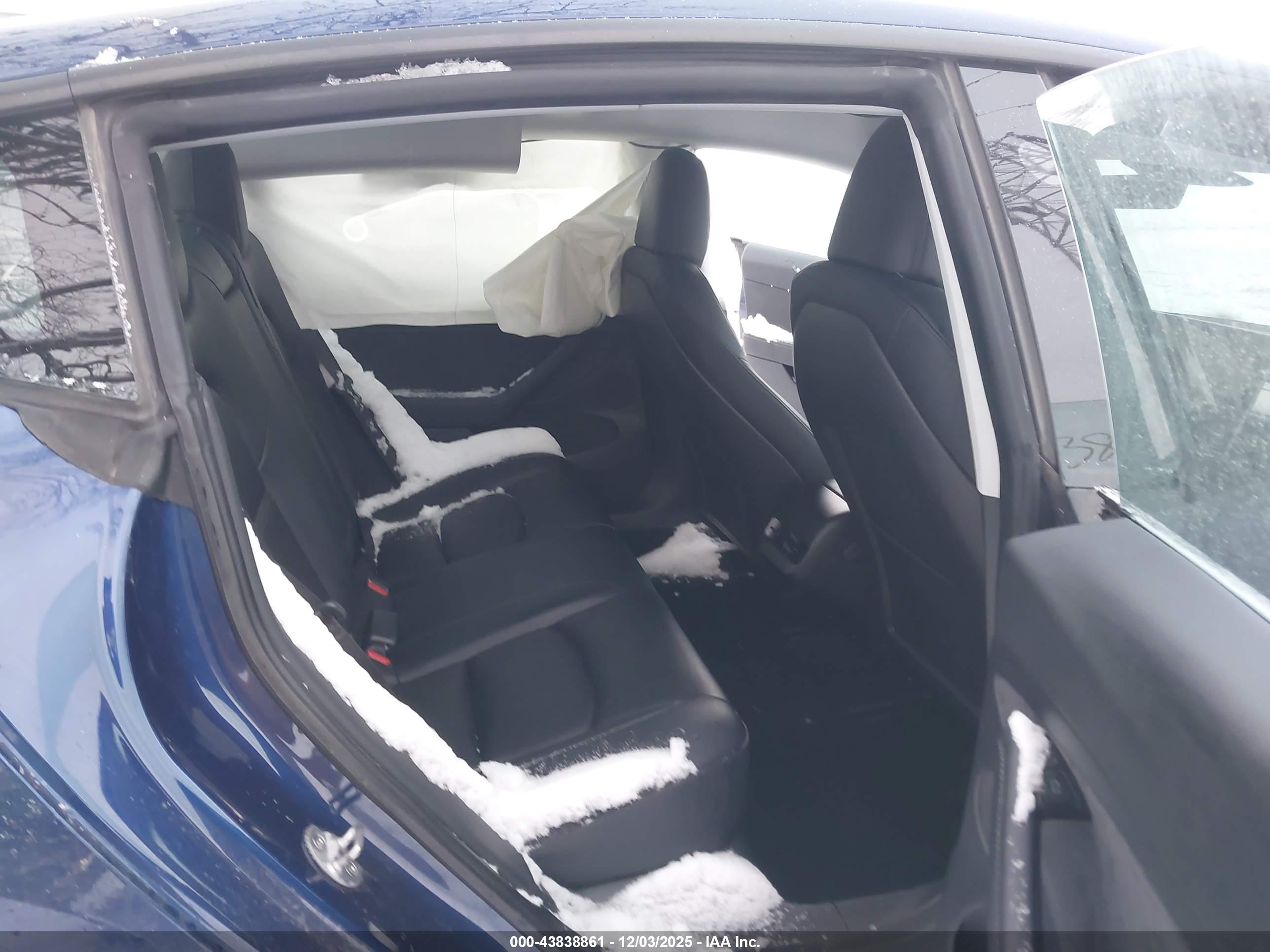 TESLA MODEL image 8