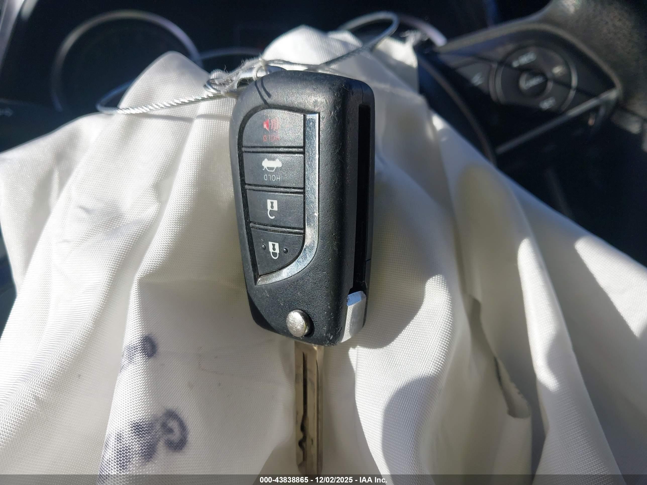 TOYOTA CAMRY image 11