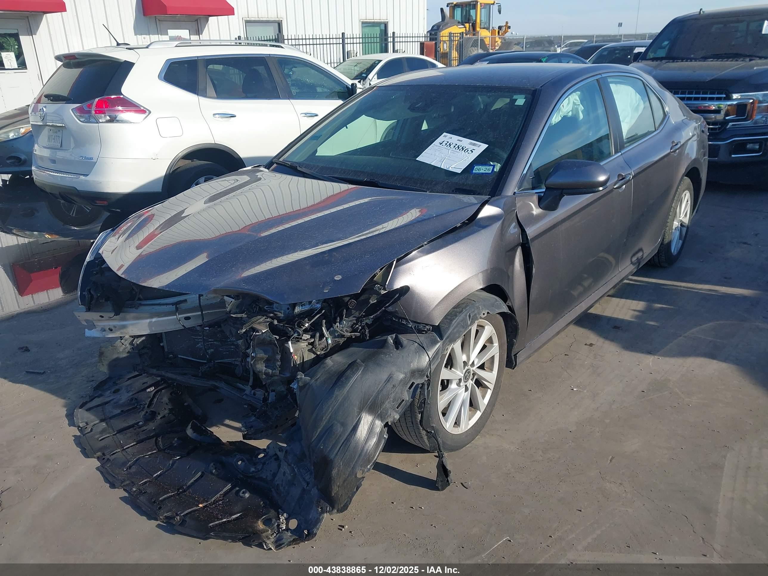 TOYOTA CAMRY image 2