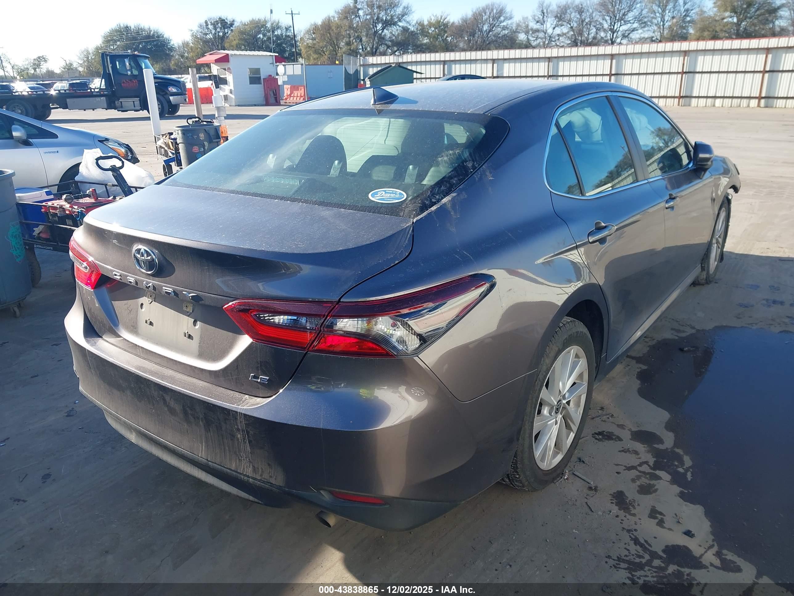 TOYOTA CAMRY image 4