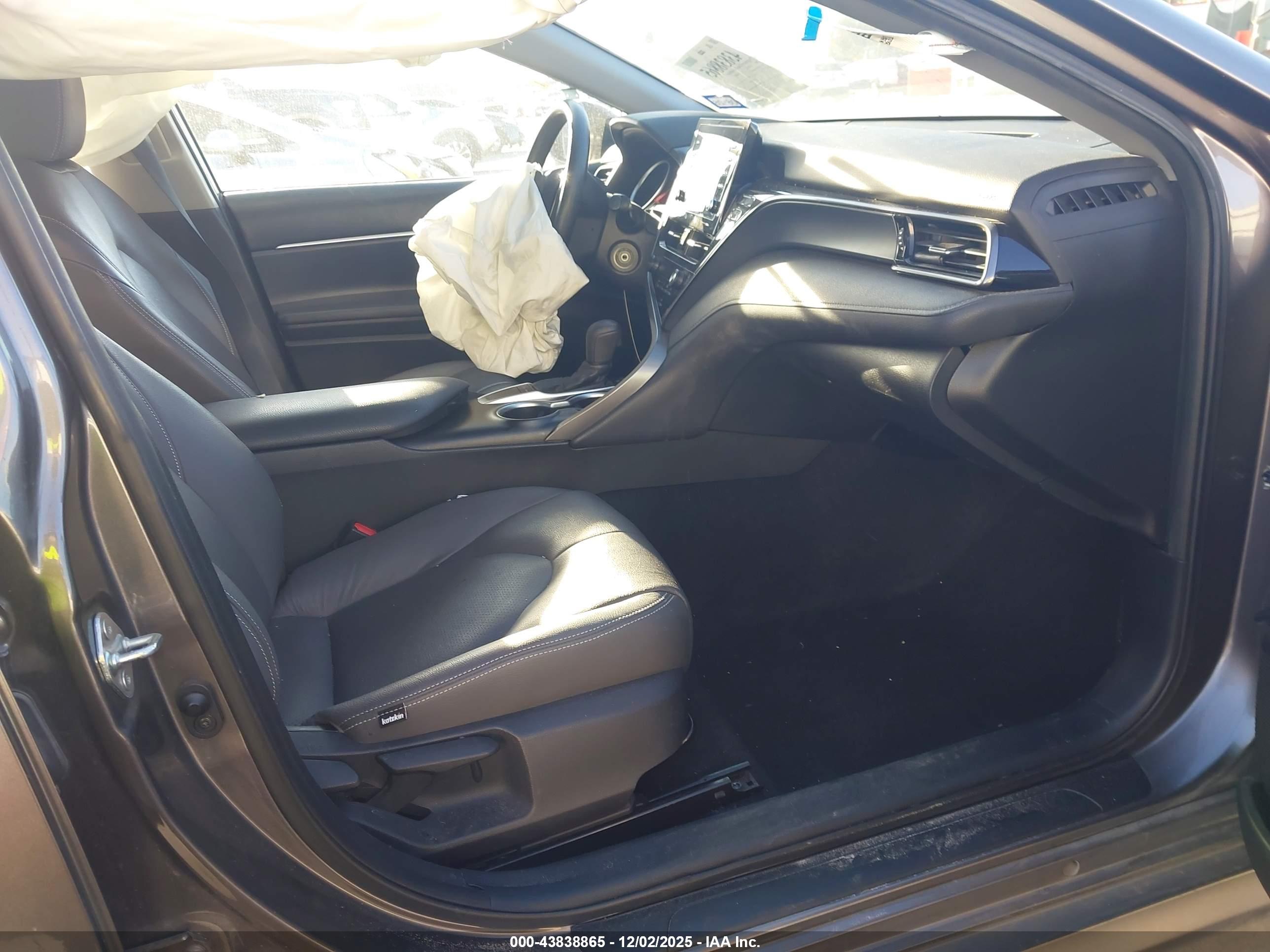 TOYOTA CAMRY image 5