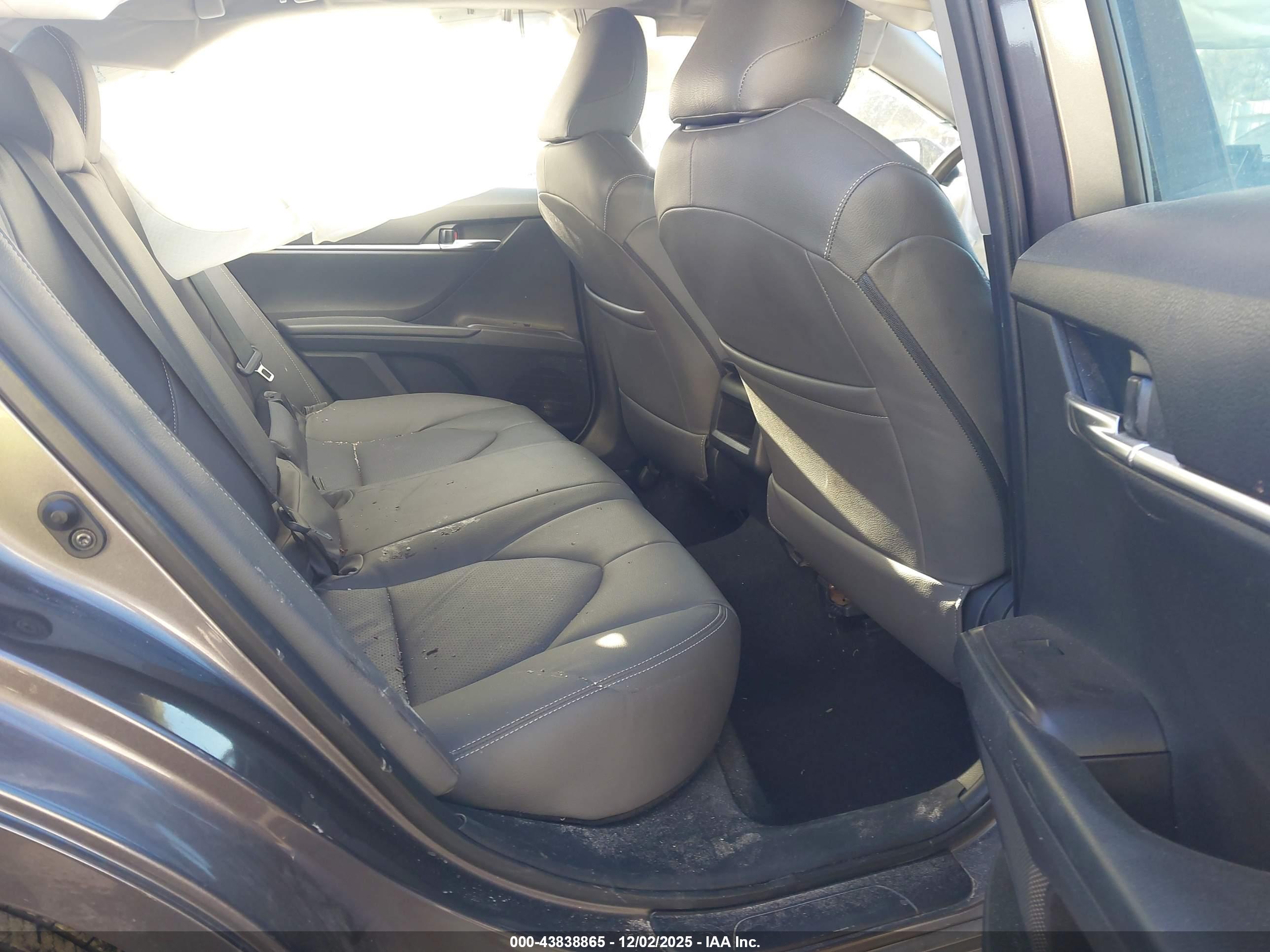 TOYOTA CAMRY image 8