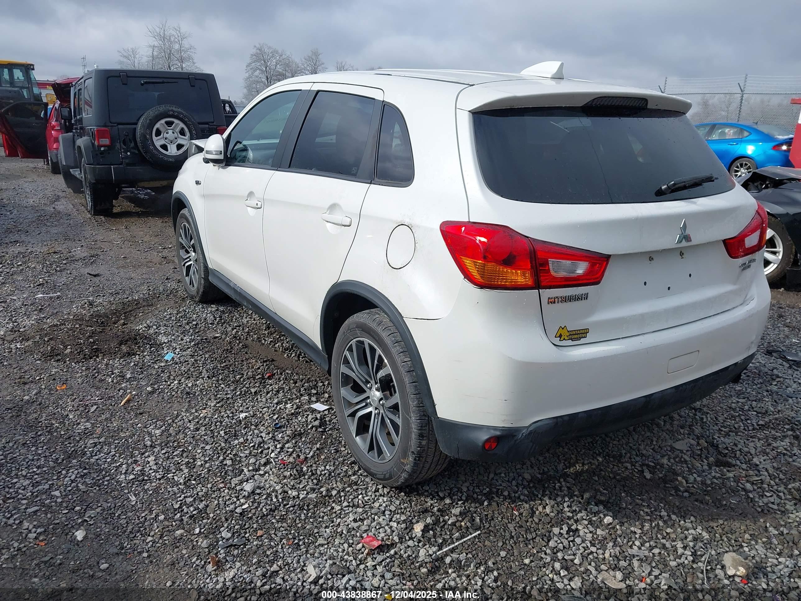 MITSUBISHI OUTLANDER image 3