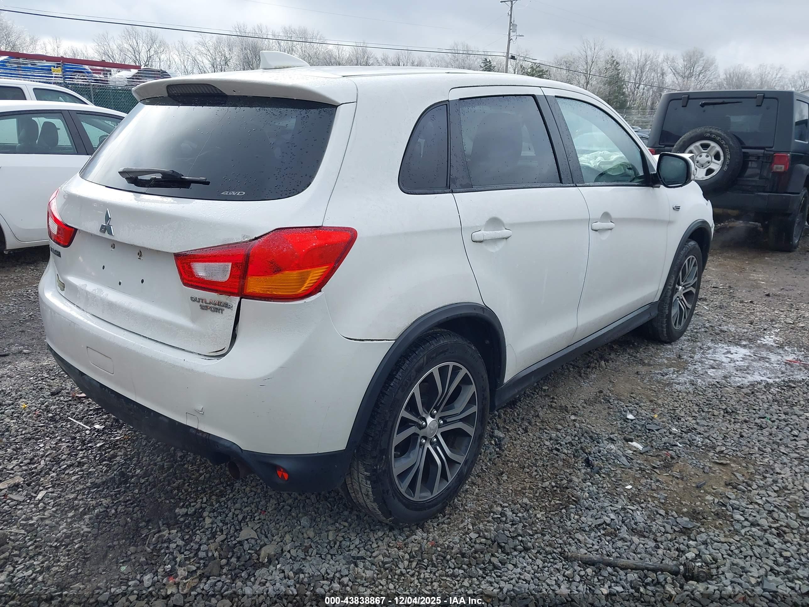 MITSUBISHI OUTLANDER image 4