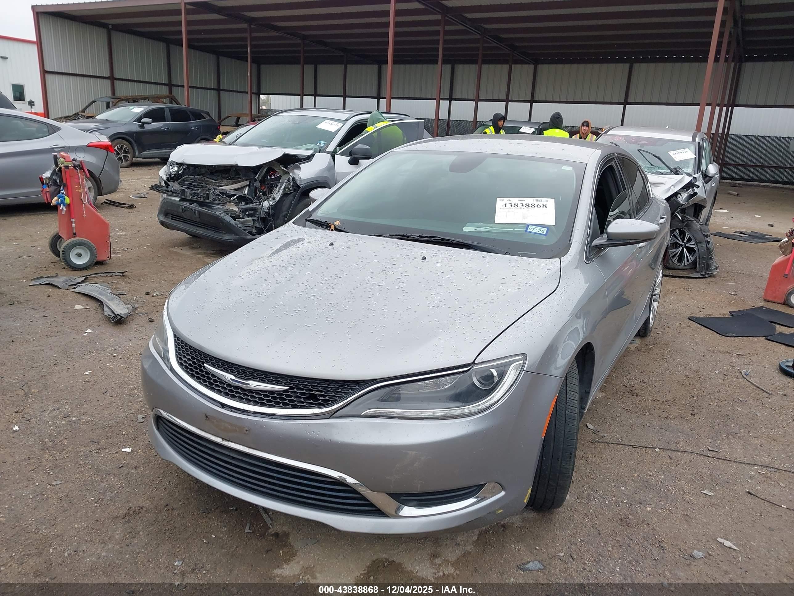 CHRYSLER 200 image 2