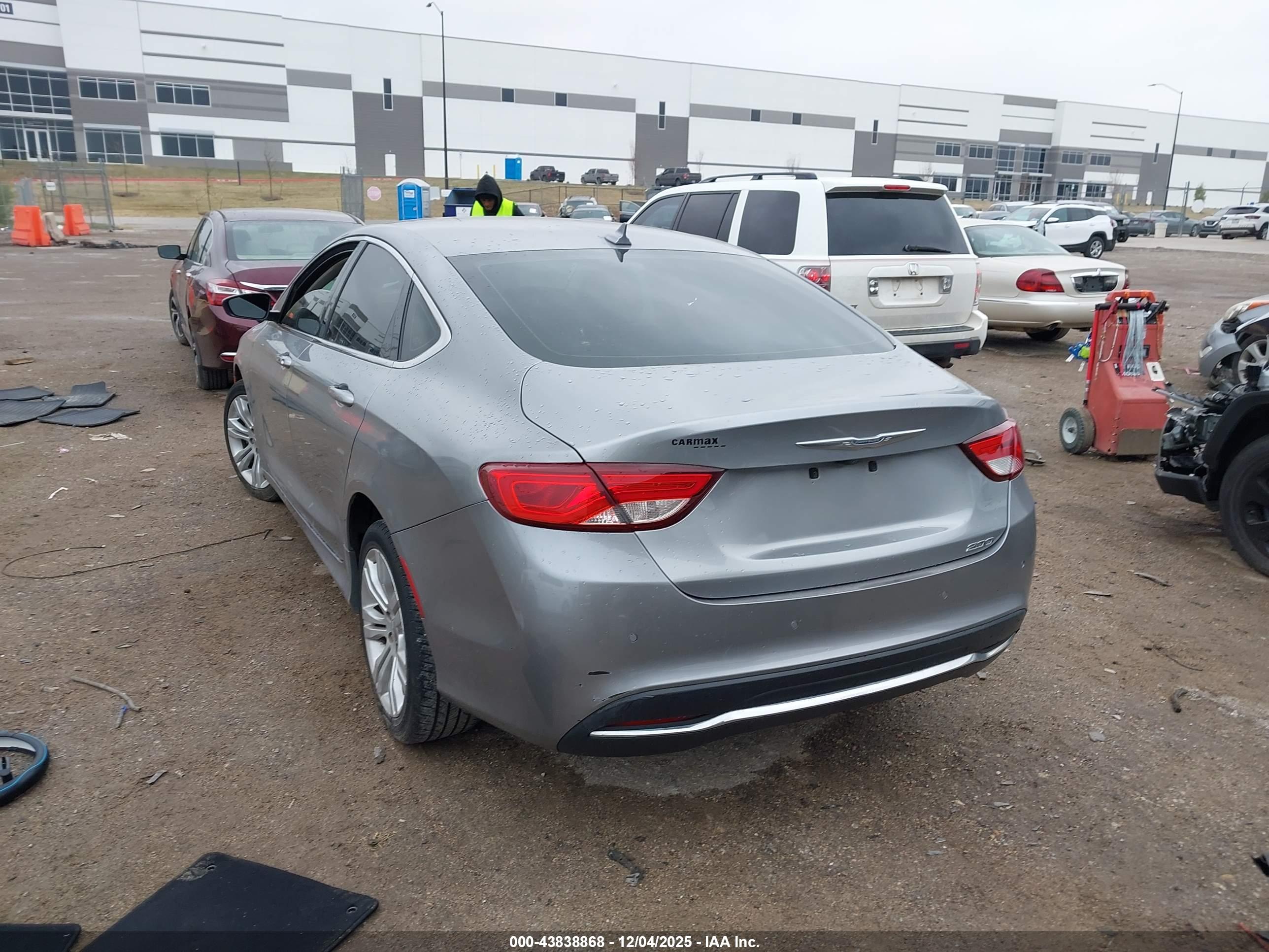 CHRYSLER 200 image 3